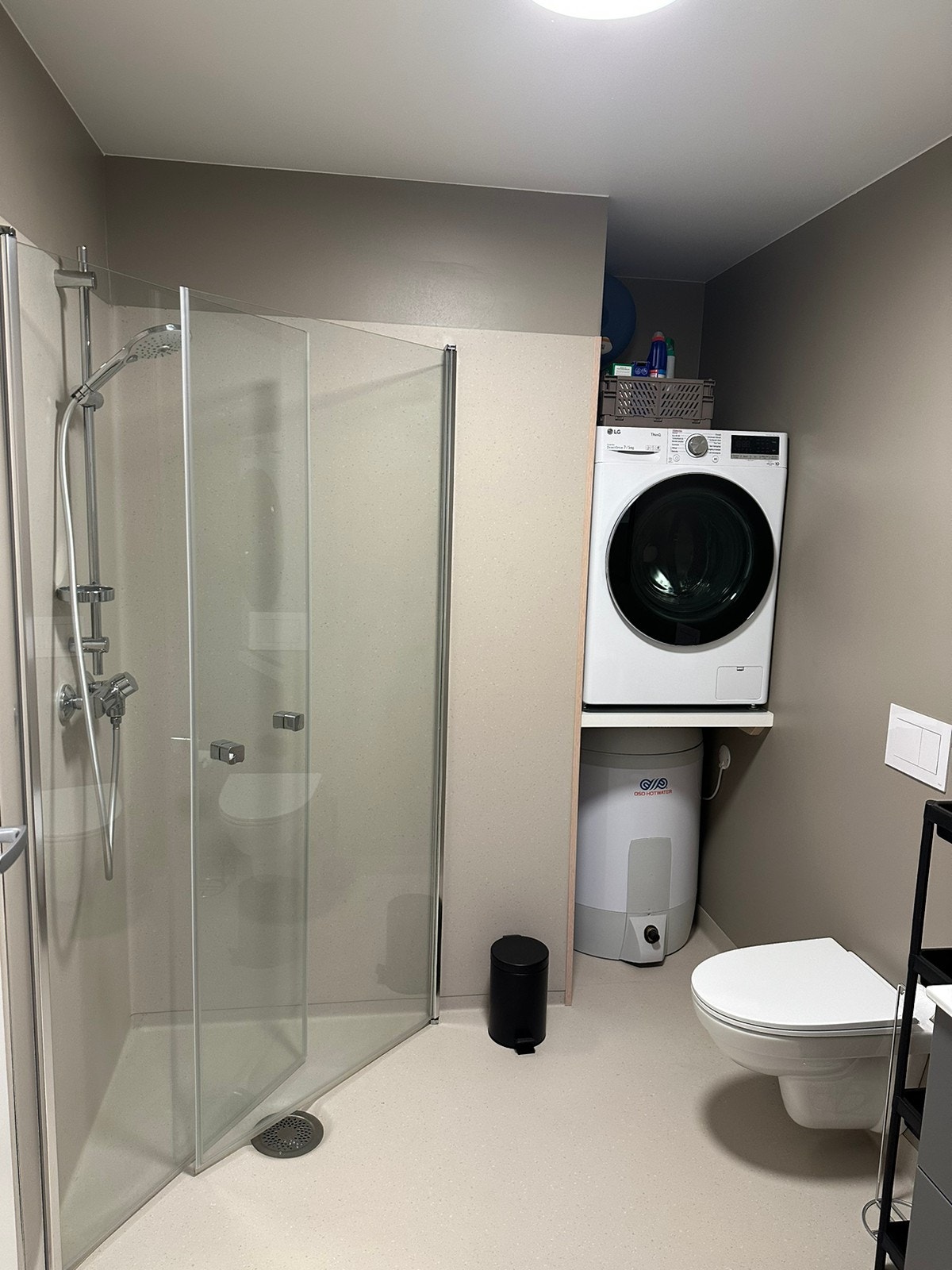 Bad med kombimaskin Galleribilde