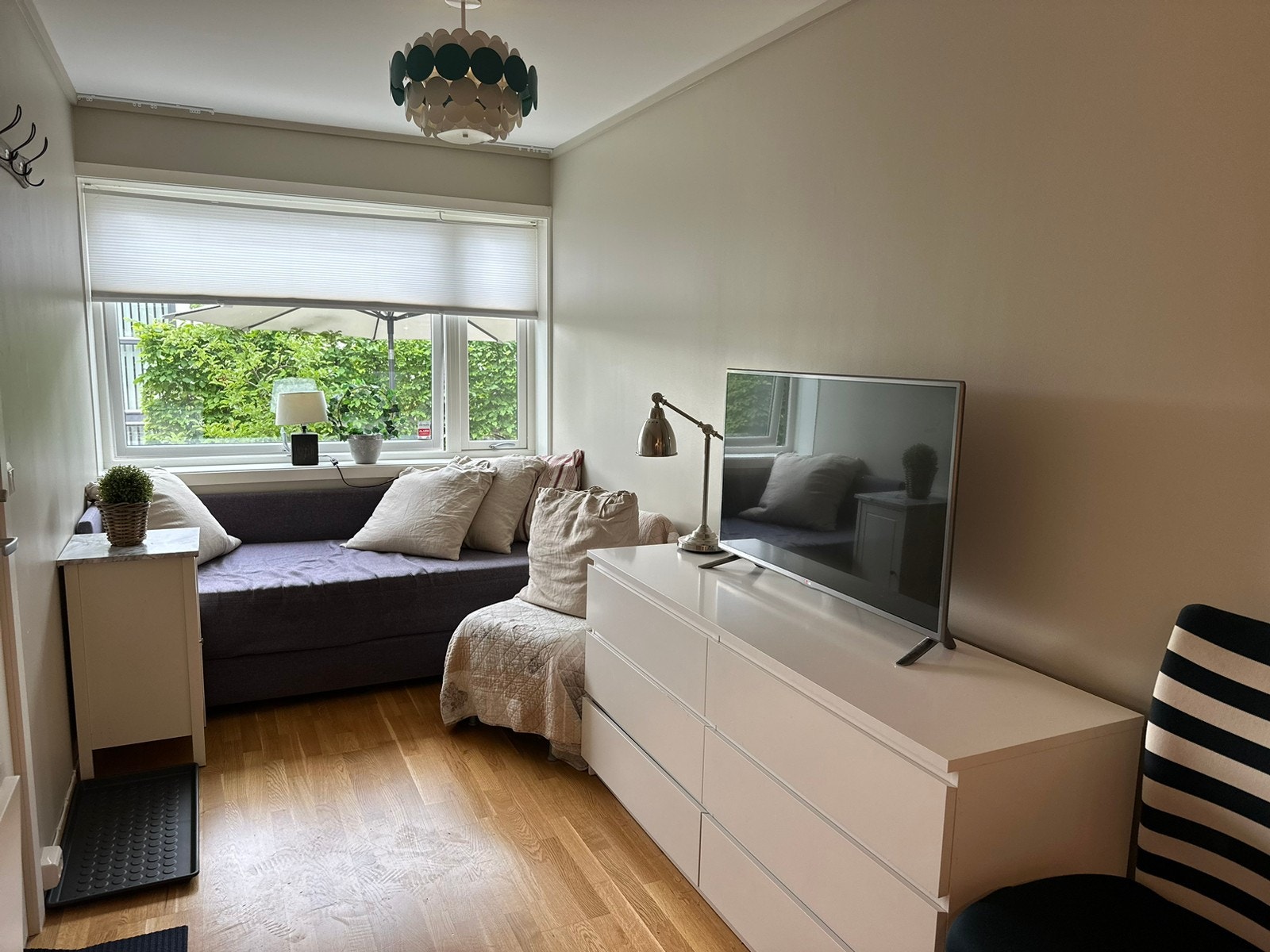 Nytt og delikat, praktisk med dobbel sovesofa med ekte fjærsystem for god nattesøvn Galleribilde