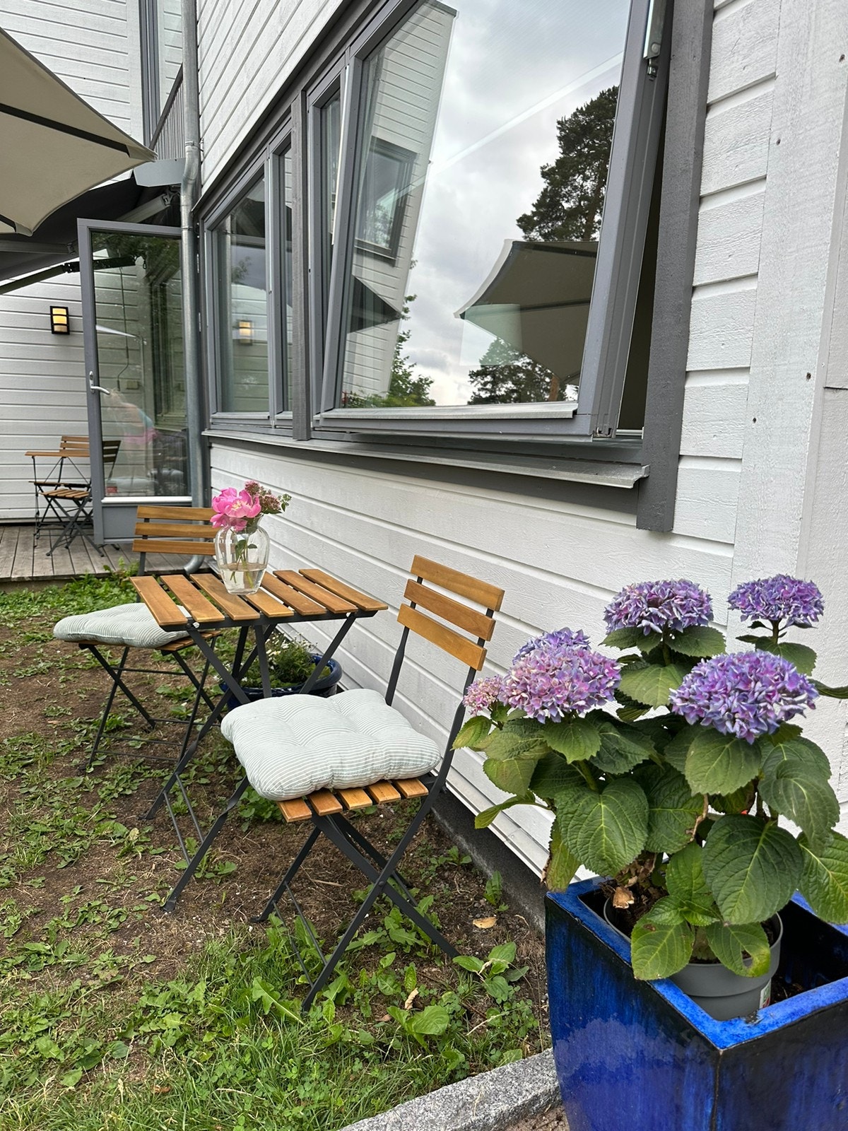 Egen uteplass med hage, leilighet 1 etg med mye lys Galleribilde