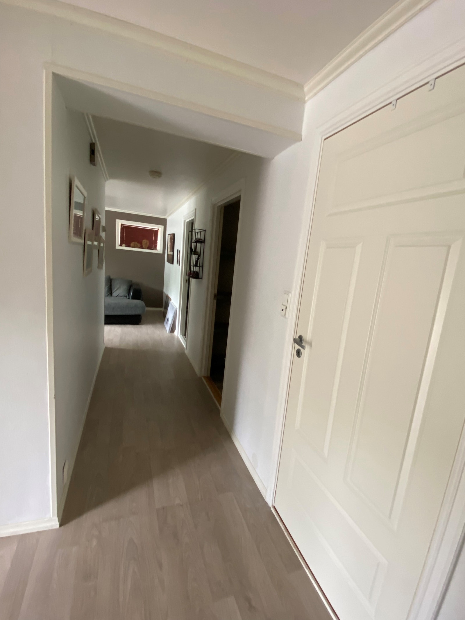 Gangen mot stua Galleribilde