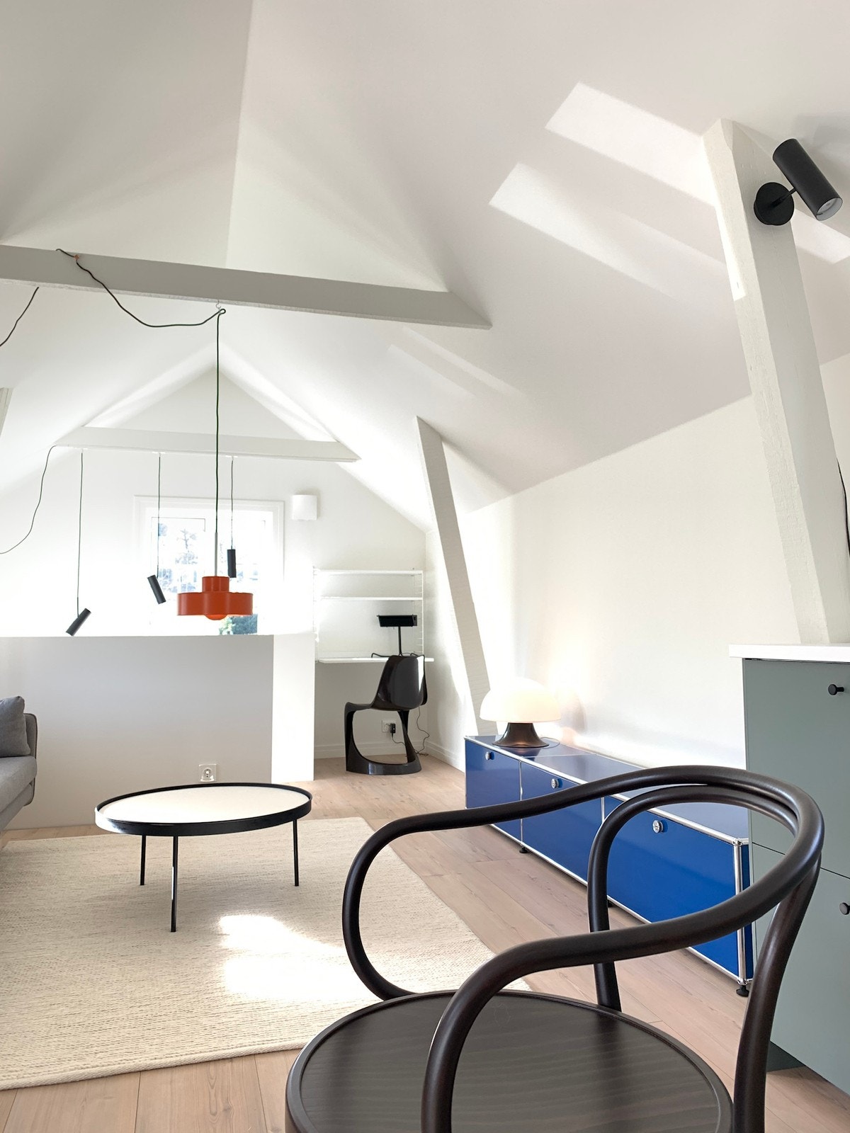 Krok med skrivebord og stol Galleribilde