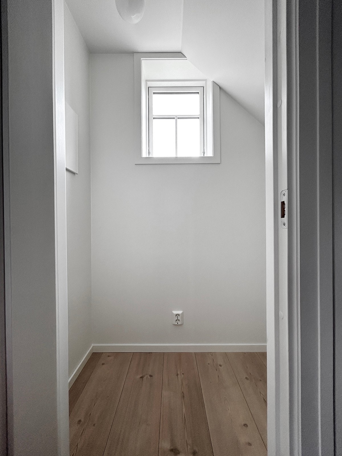 Bod/teknisk rom under trapp Galleribilde