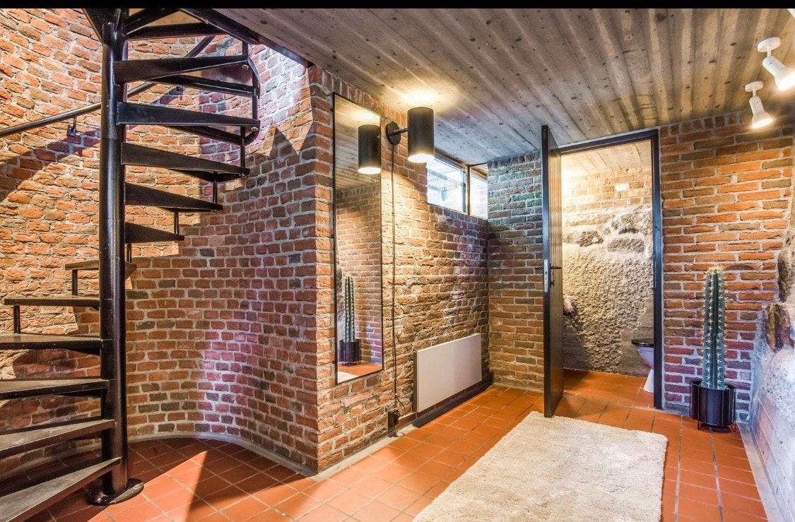 Kjeller med WC Galleribilde