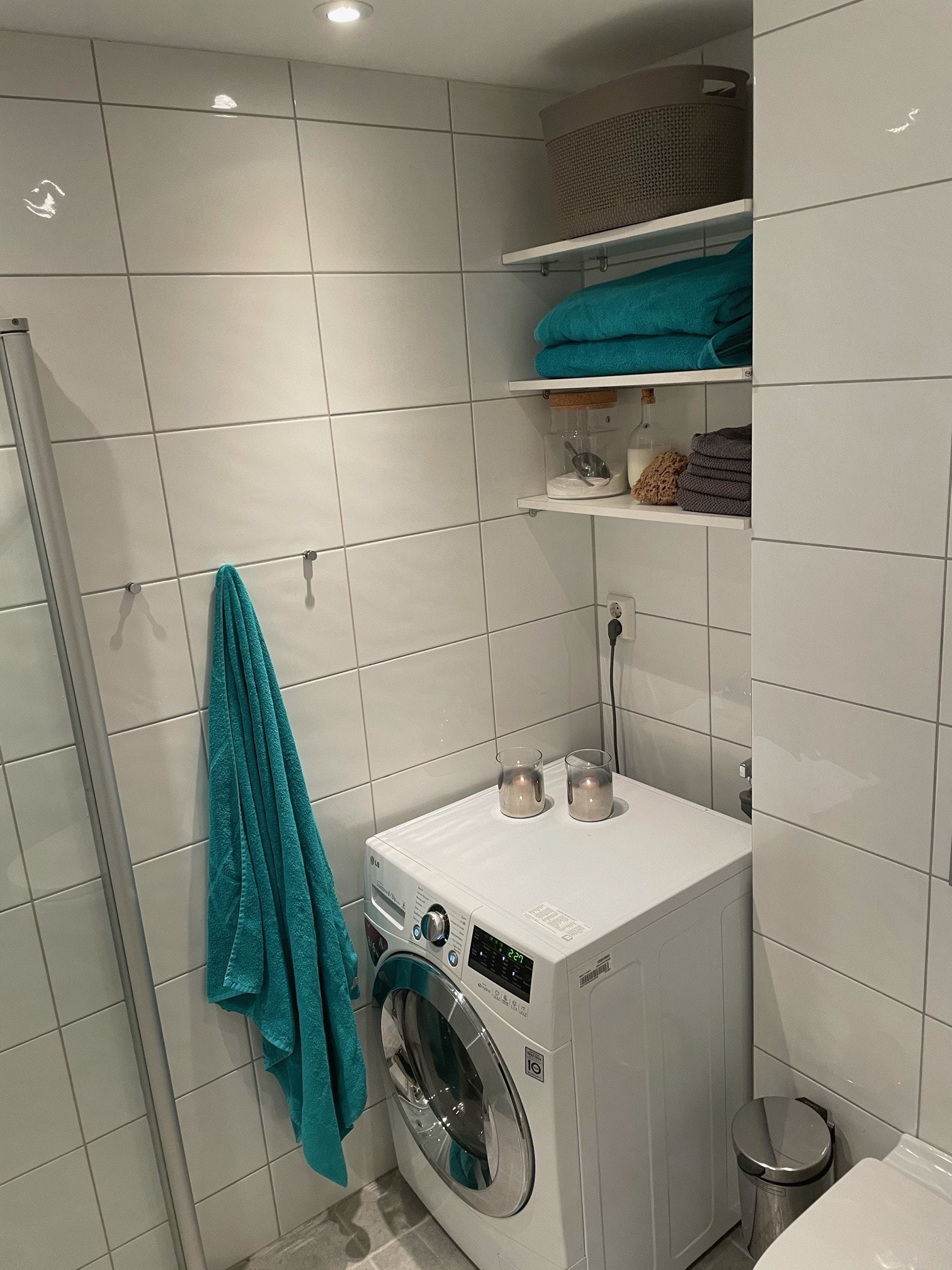 Bad med opplegg for vaskemaskin Galleribilde