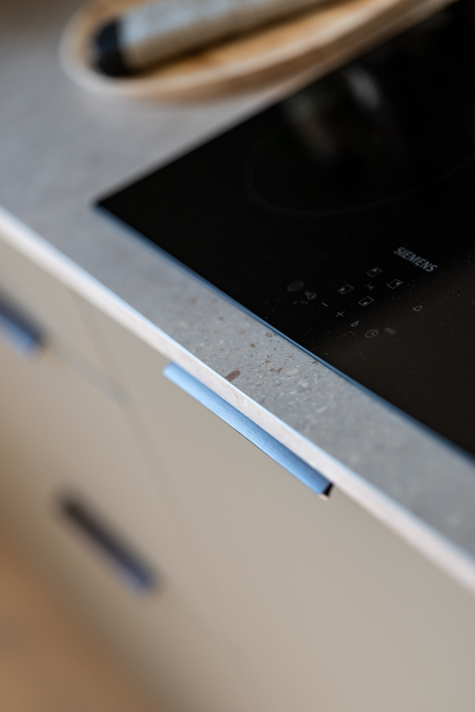 Steketopp med induksjon. Detalj fra kjøkkenet. Galleribilde