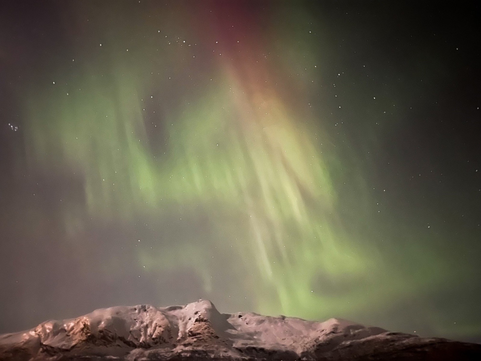 Nordlys over Lønahorgi vinter 2023. Bilde tatt fra eiendommen. Galleribilde