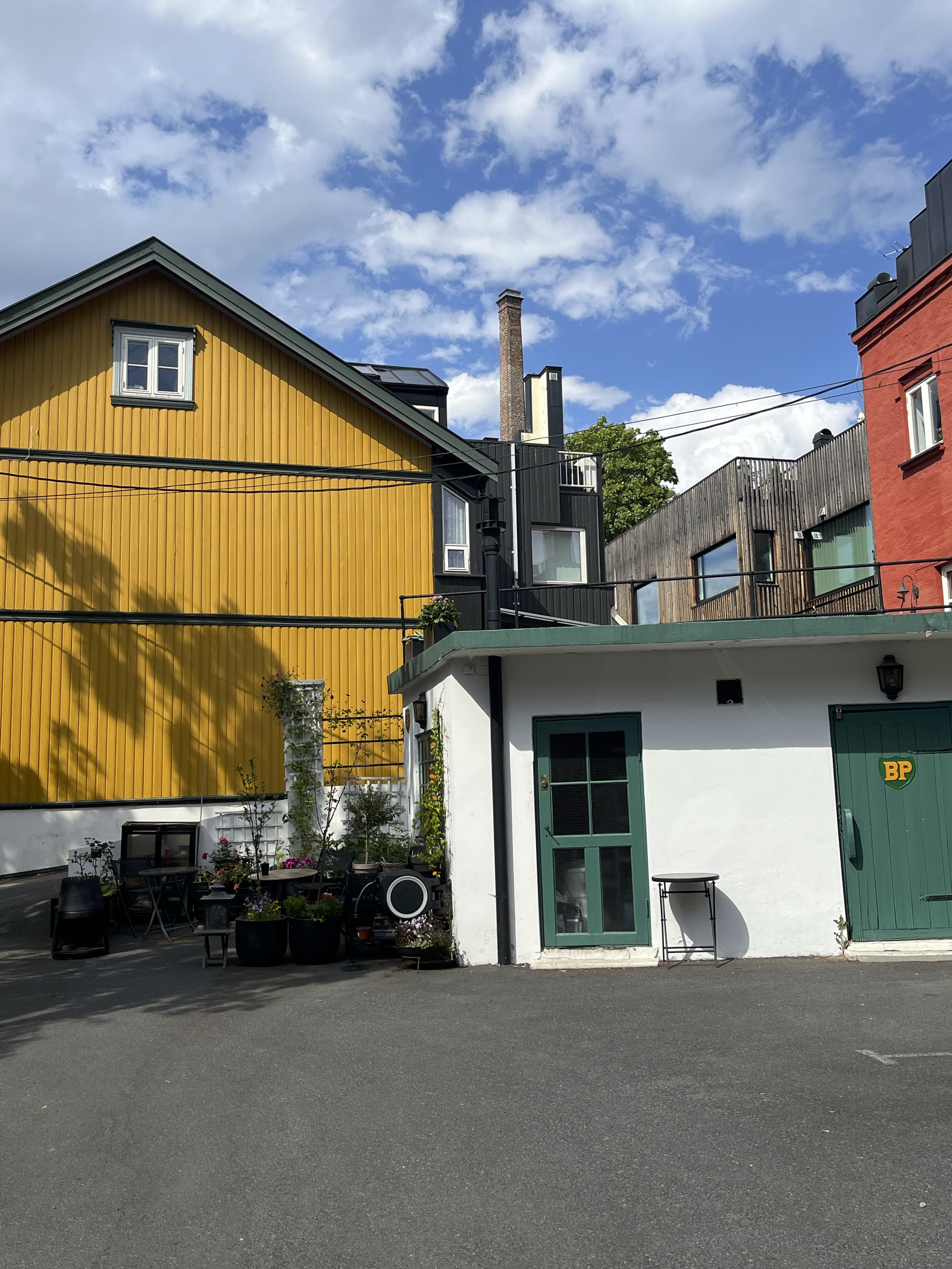 Sykkelbod og et av fellesarealene. Galleribilde