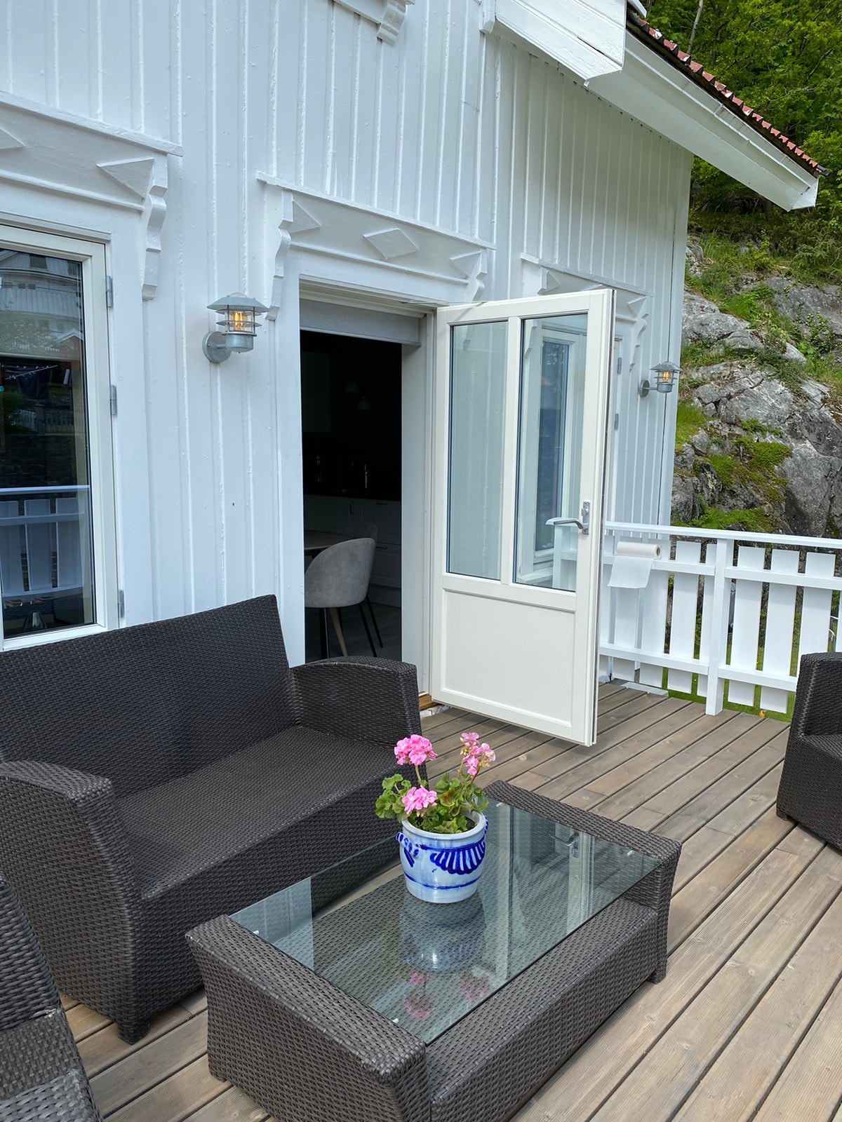 Veranda med sitteplasser Galleribilde