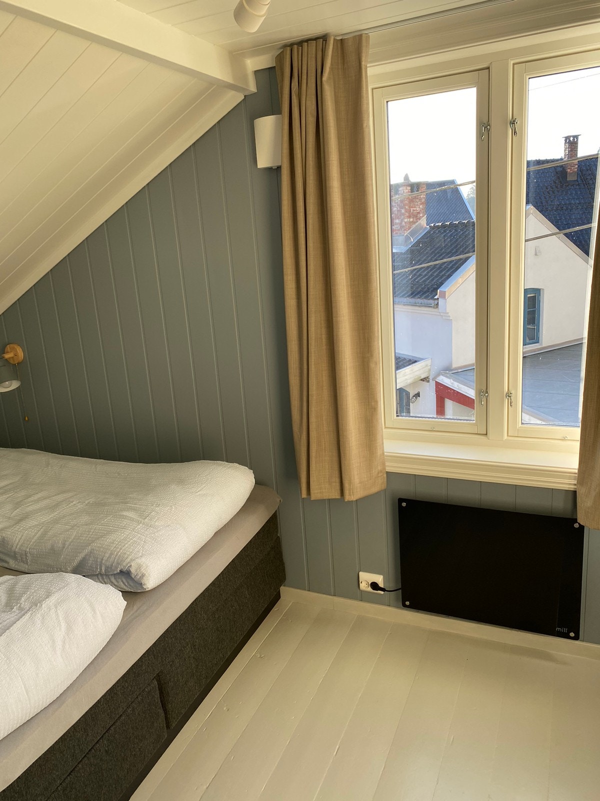 Sov 1 med vindu Galleribilde