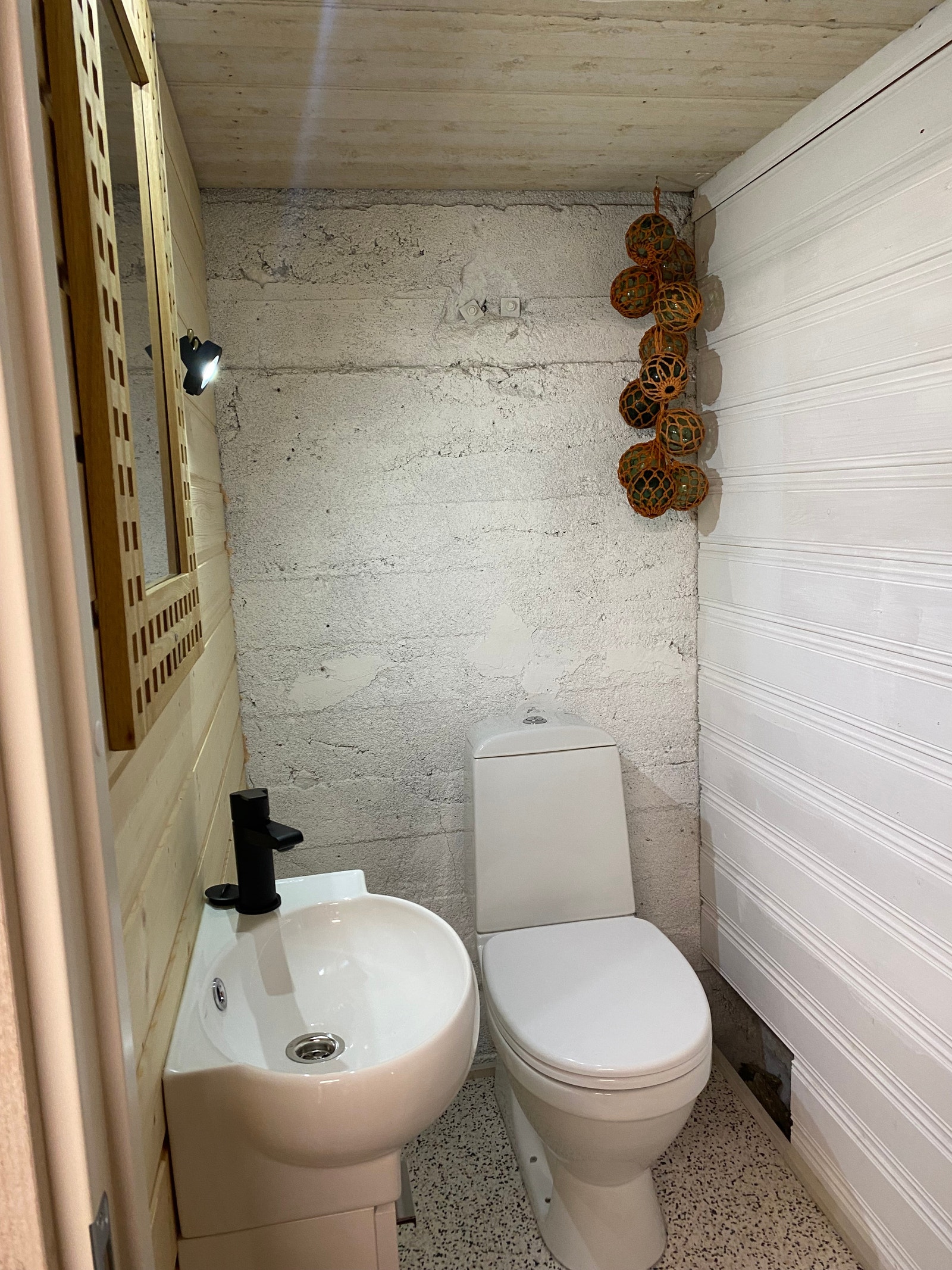 Toalett i kjeller Galleribilde