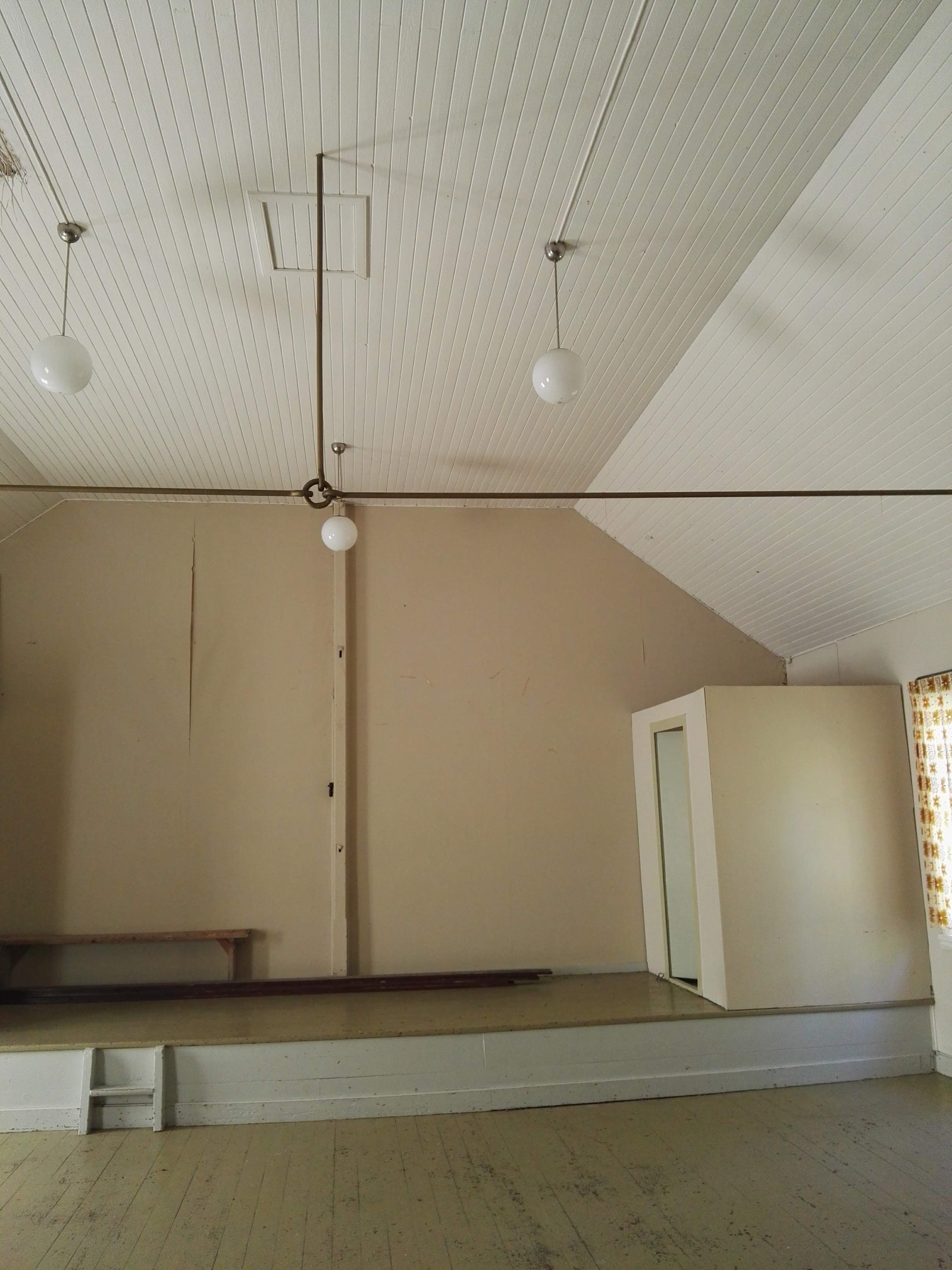 Scene i bakkant storsal Galleribilde