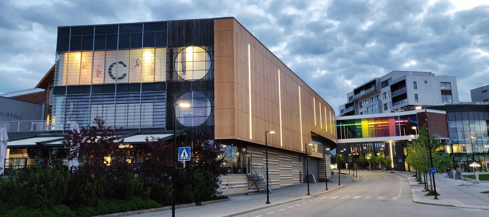 Jessheim storsenter som nærmeste nabo. Galleribilde