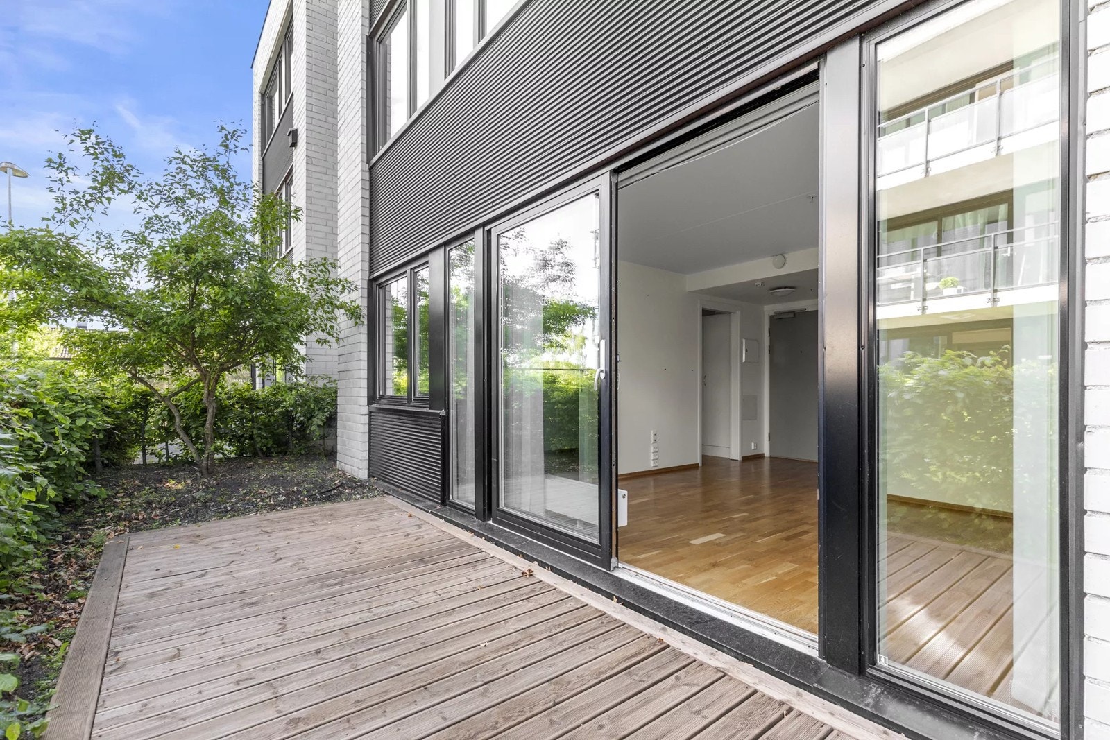 Utgang til en flott terrasse Galleribilde