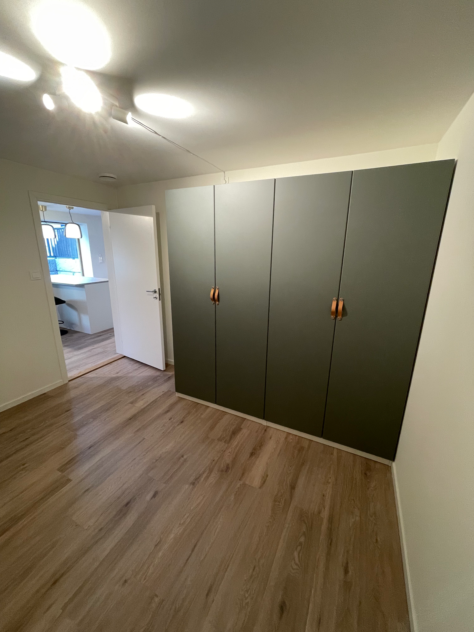 Garderobe Galleribilde