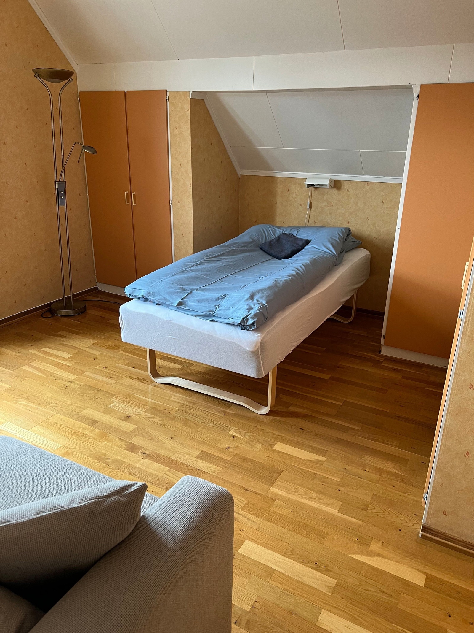 Rom 3 i 2.etg med mye garderobeskap Galleribilde