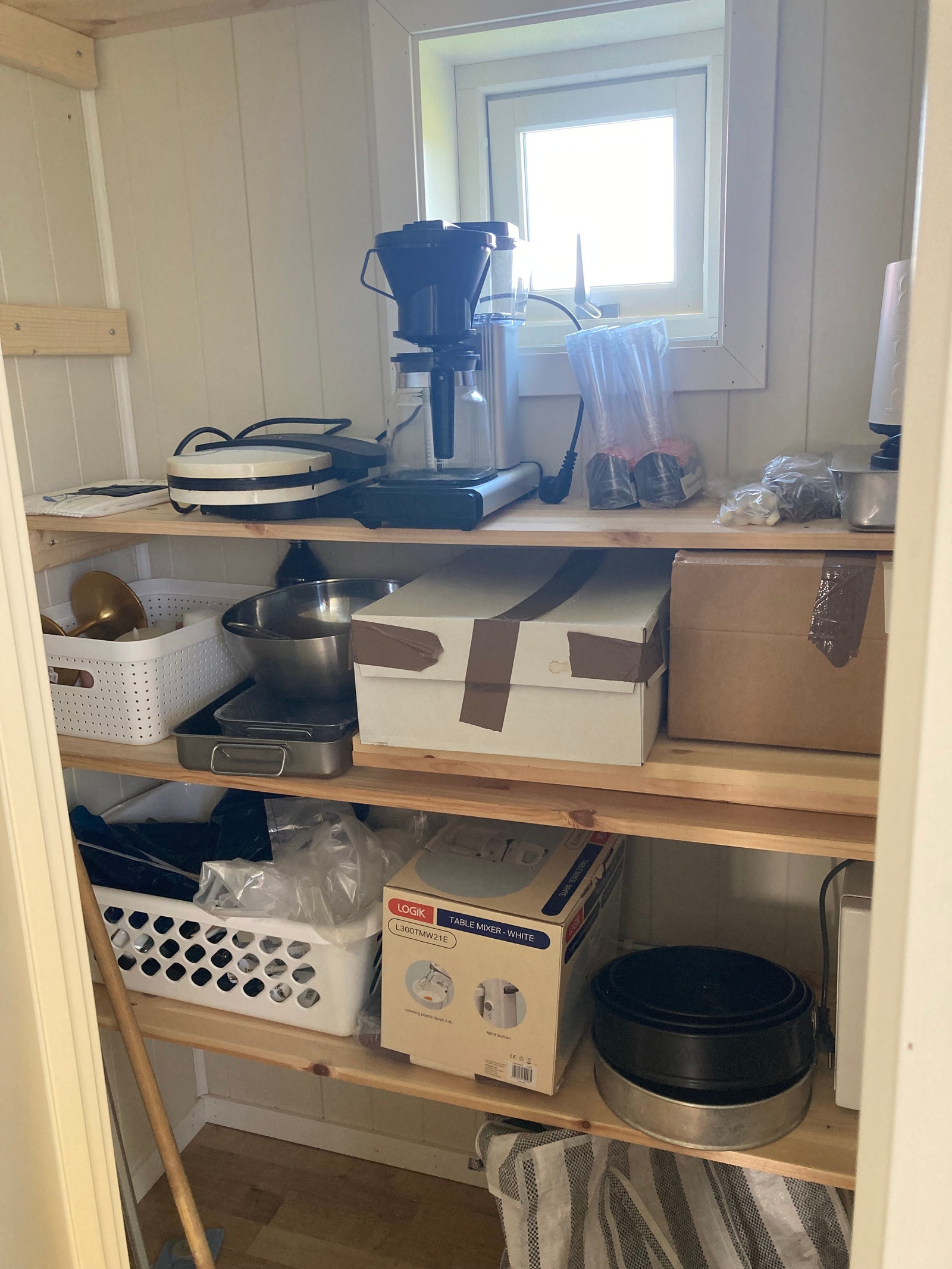 Spisskammer med alt du trenger. Galleribilde