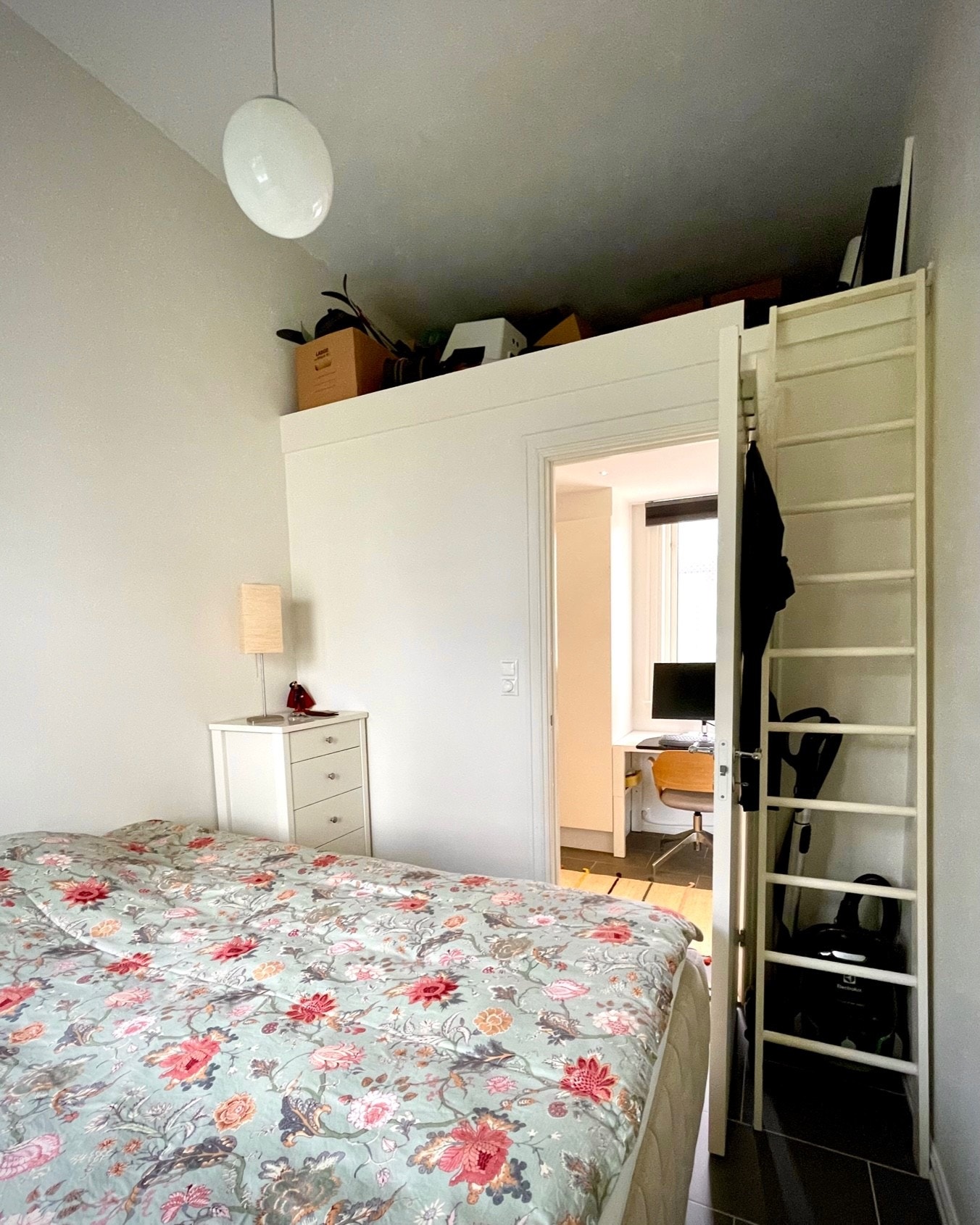 Soverom med hems Galleribilde
