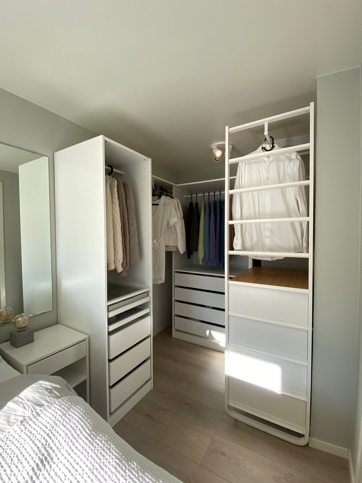 Garderobe på soverom Galleribilde