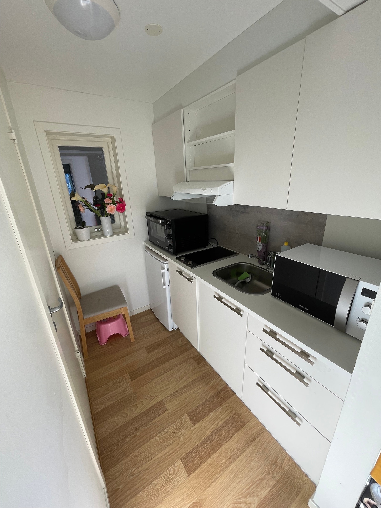 Kjøkken med kjøkkeninnredning fra HTH, Miele platetopp, kjøkkenventilator med avtrekk. Galleribilde