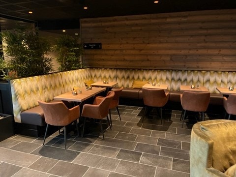 Flotte sittegrupper i tilknyttning til restauranten Galleribilde