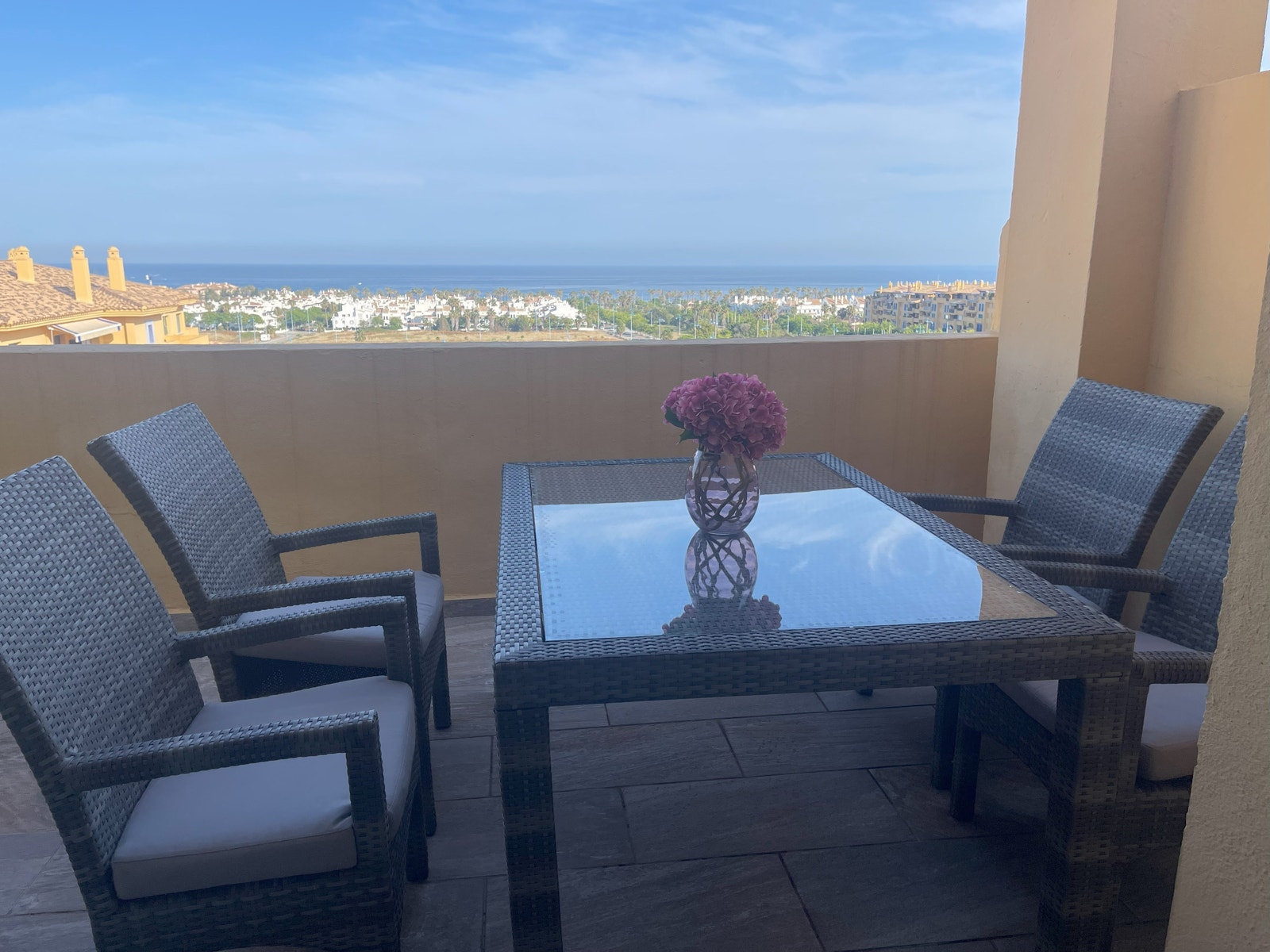 Terrasse med havutsikt Galleribilde