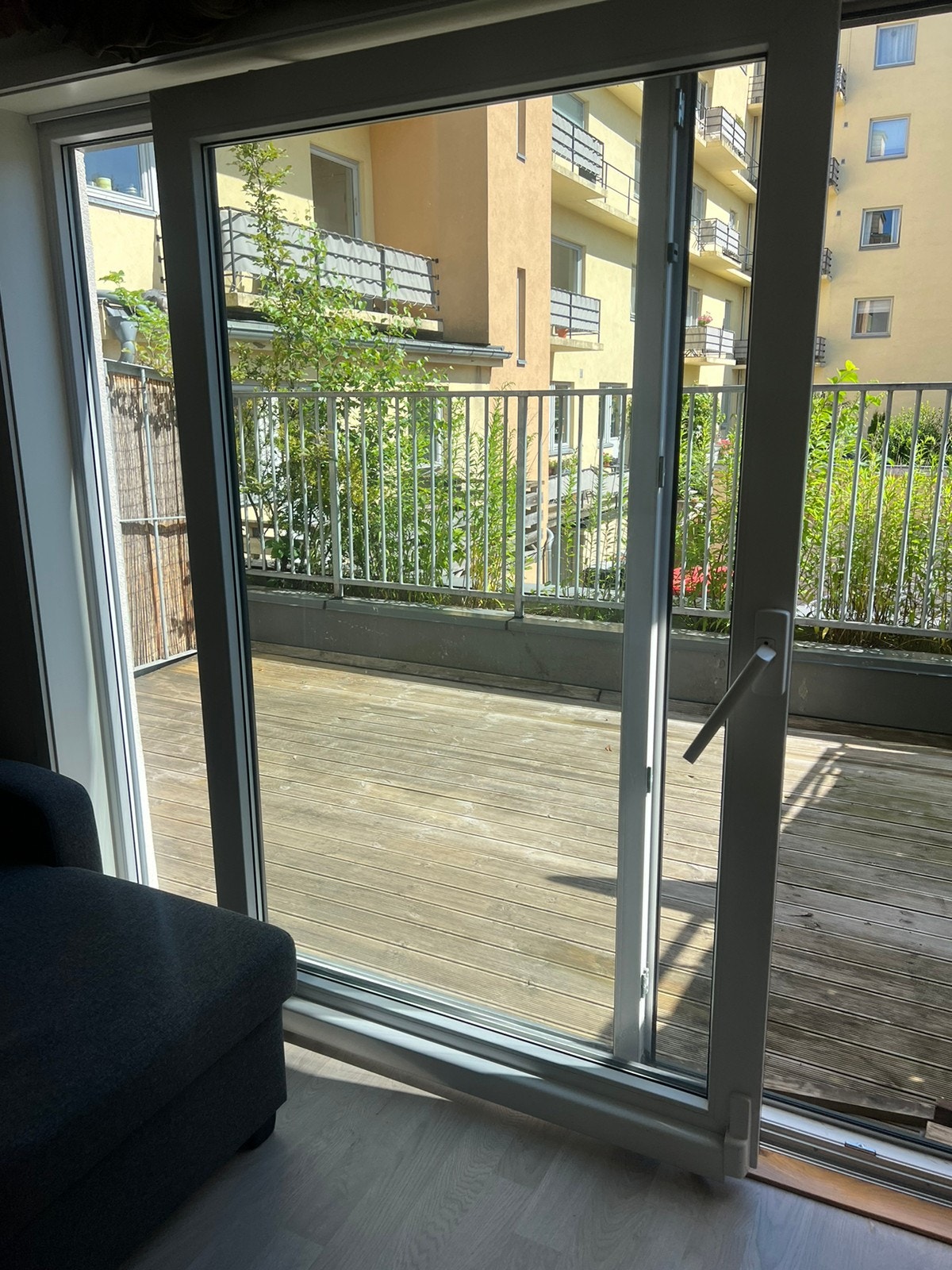 Veranda sett inne fra. Galleribilde