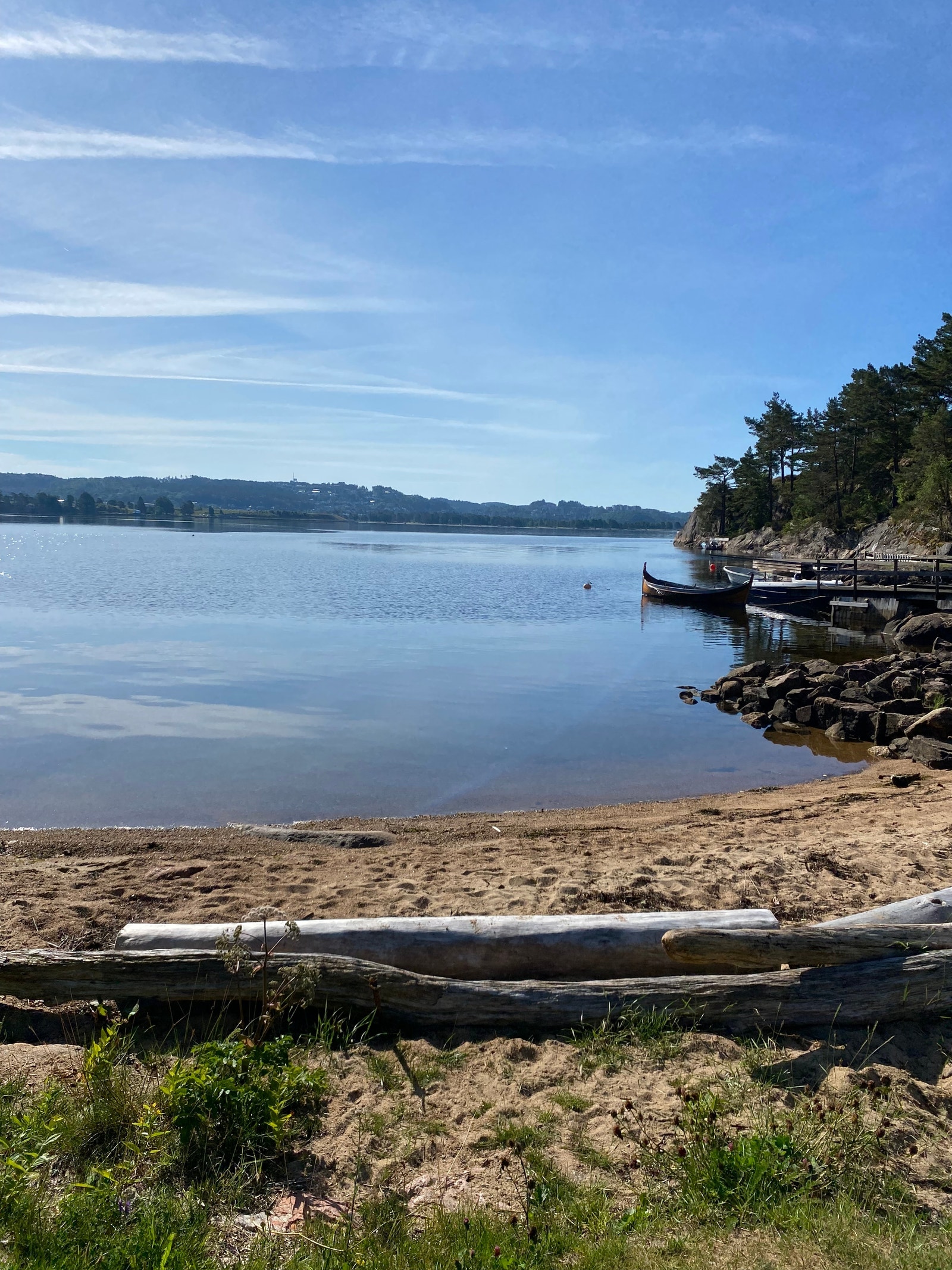 Felles badestrand ved bryggeanlegget Galleribilde