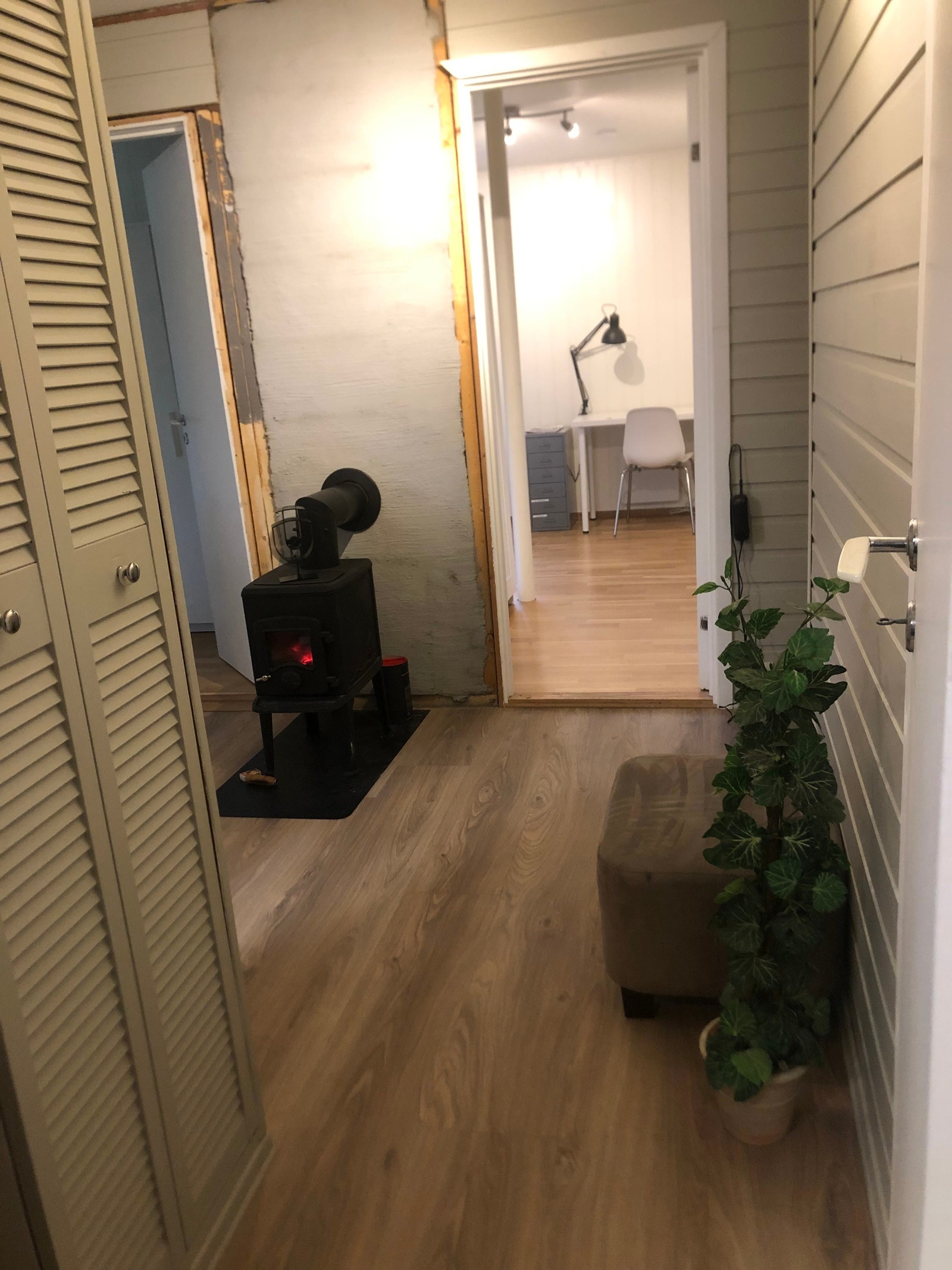 Ganga og rom 2 sett fra stuedøra Galleribilde