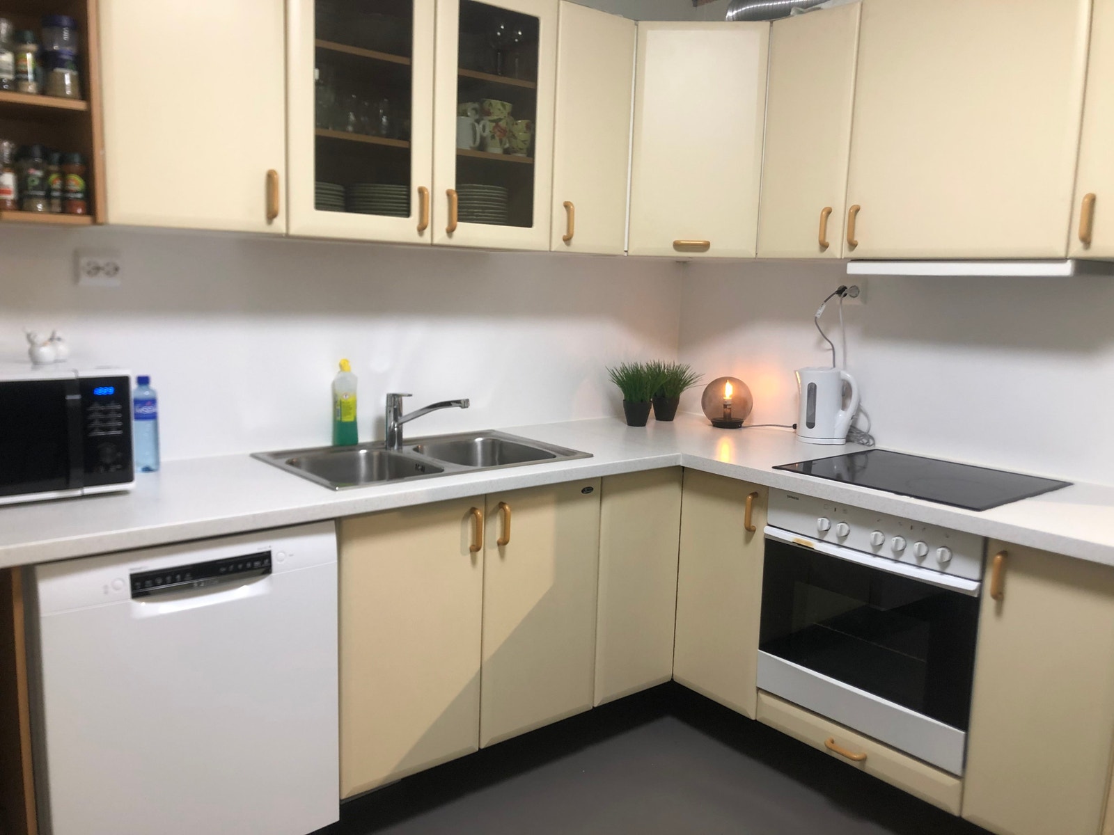 Stort og godt utstyrt kjøkken Galleribilde