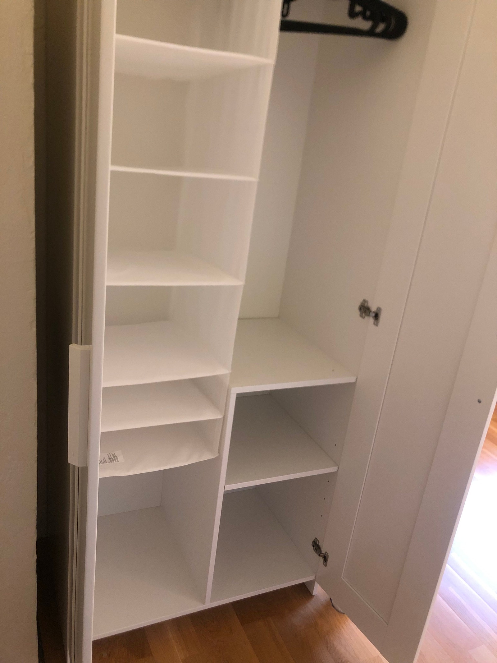 Rom 2. Garderobeskap, nytt i 2022. Galleribilde