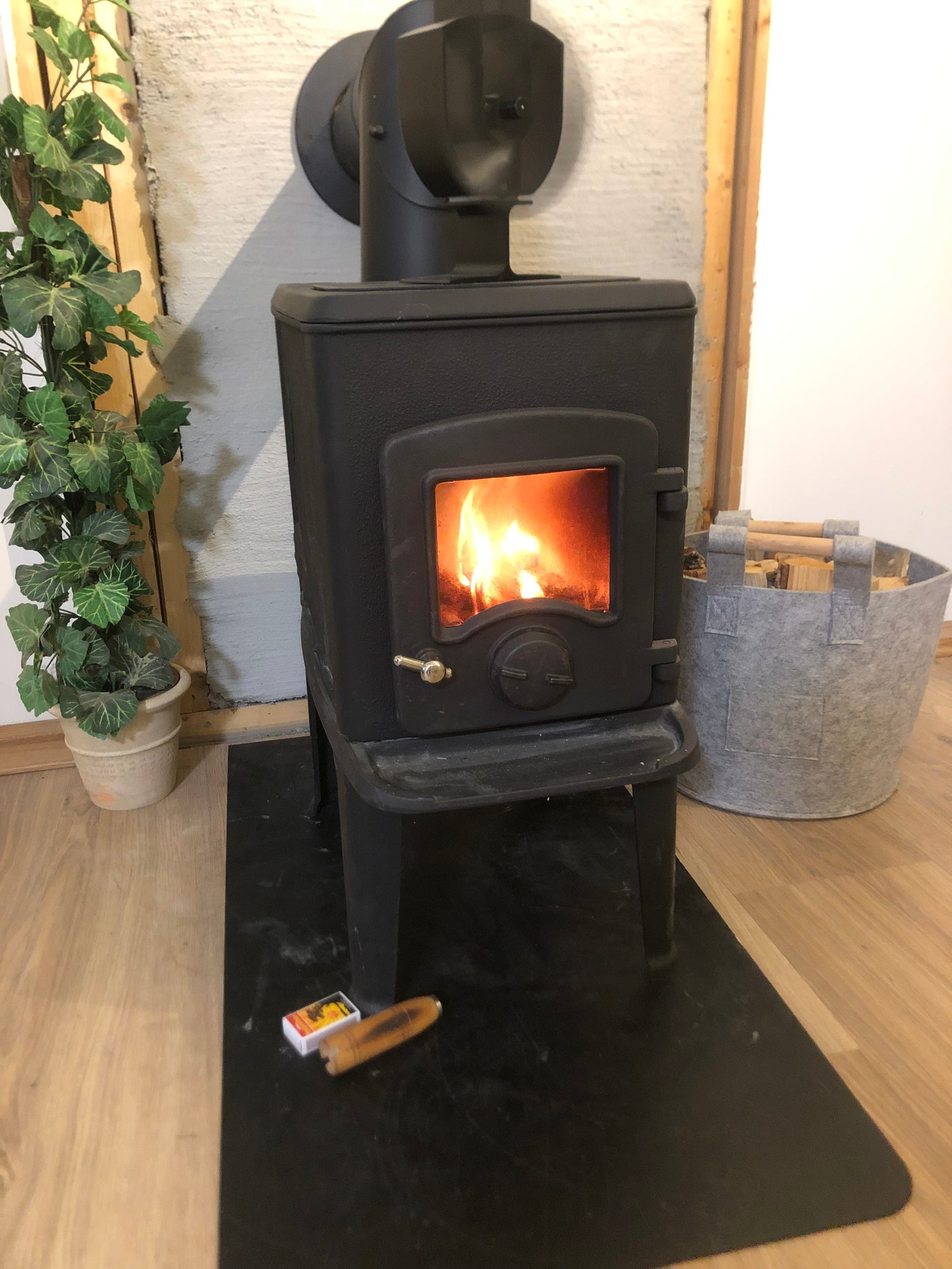 Effektiv, ny vedovn som varmer opp hele leiligheten Galleribilde