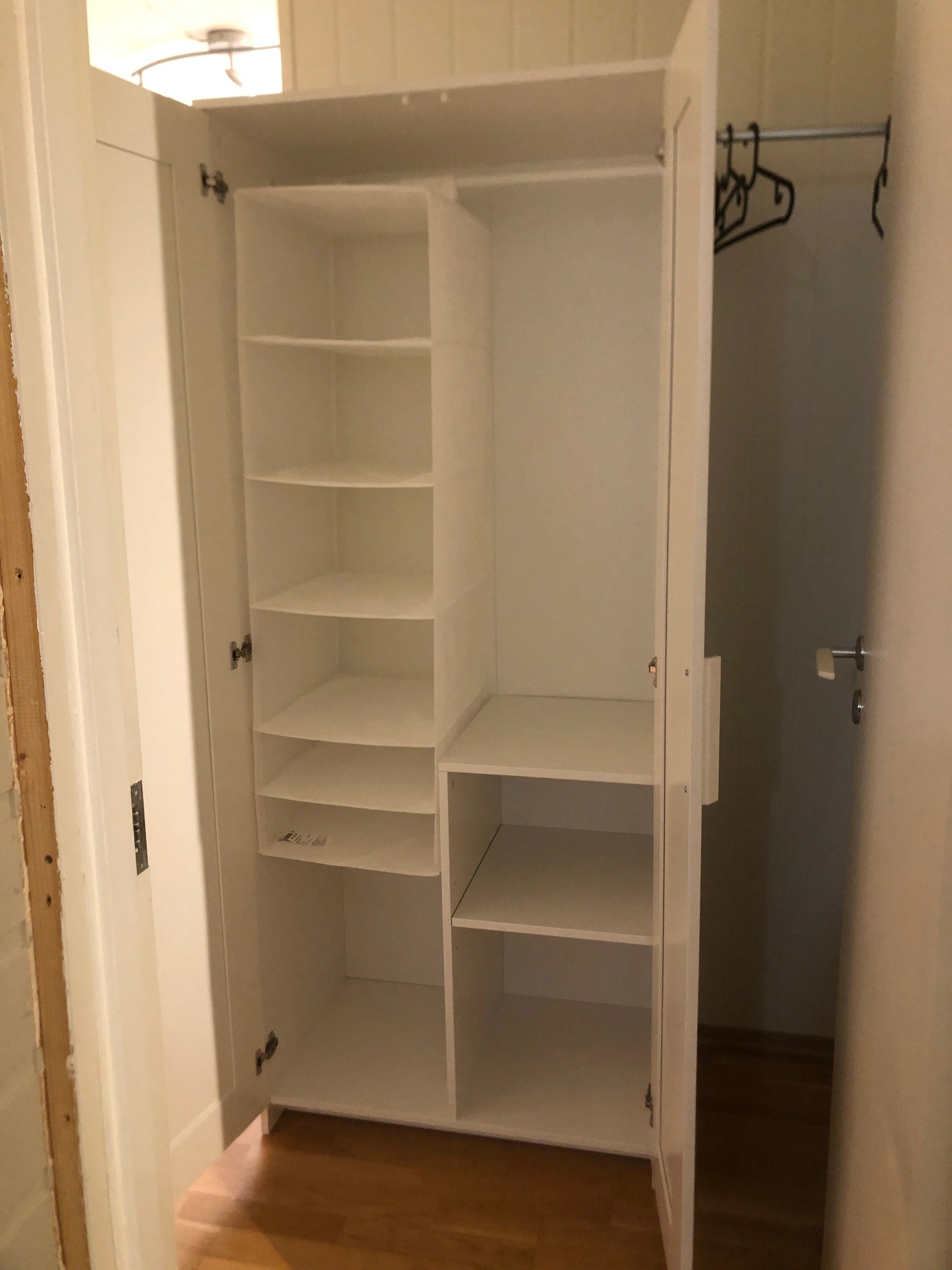 Rom 1. Garderobeskap, nytt i 2022. Galleribilde