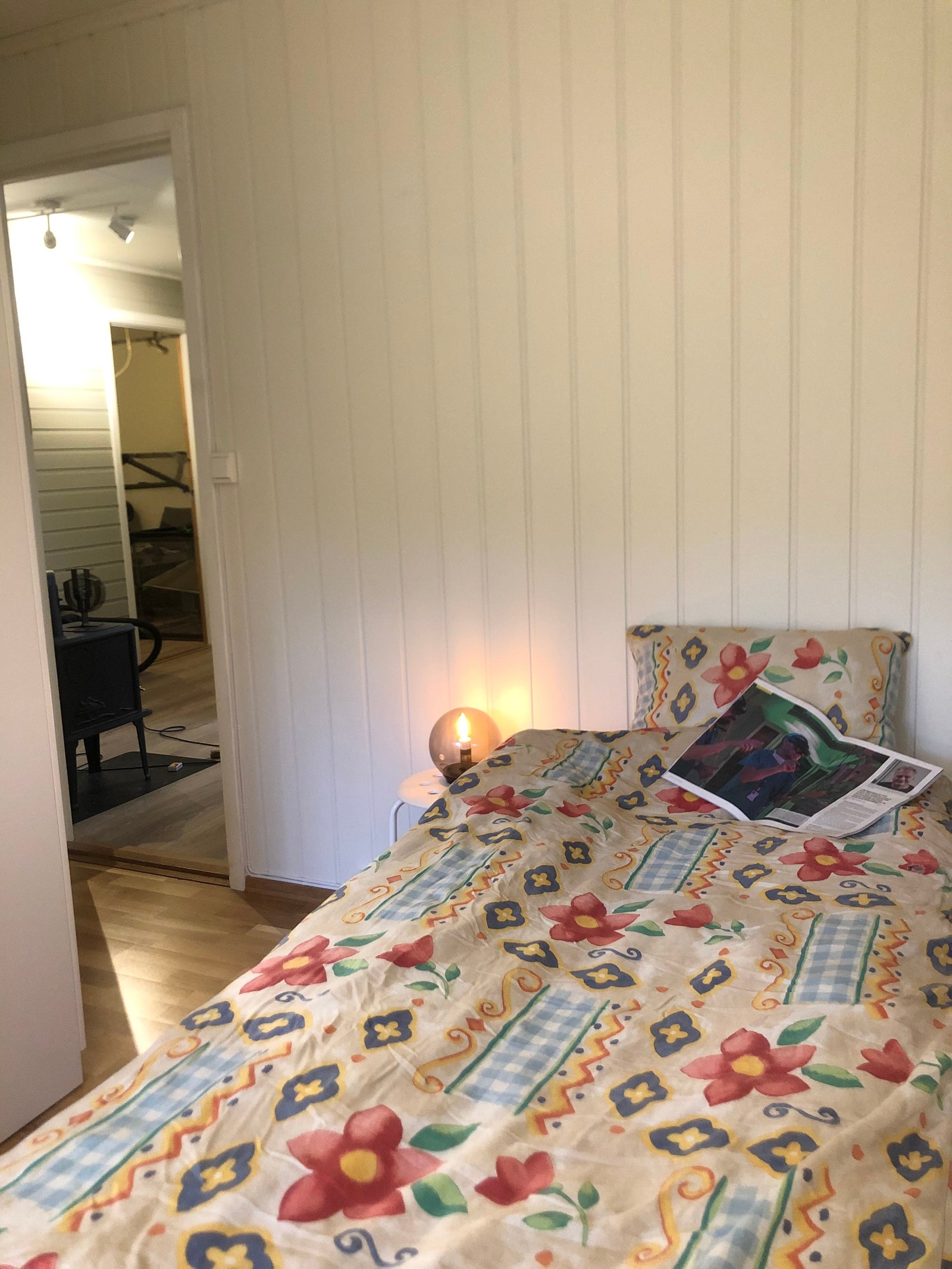 Rom 1. Ut mot gangen. Galleribilde