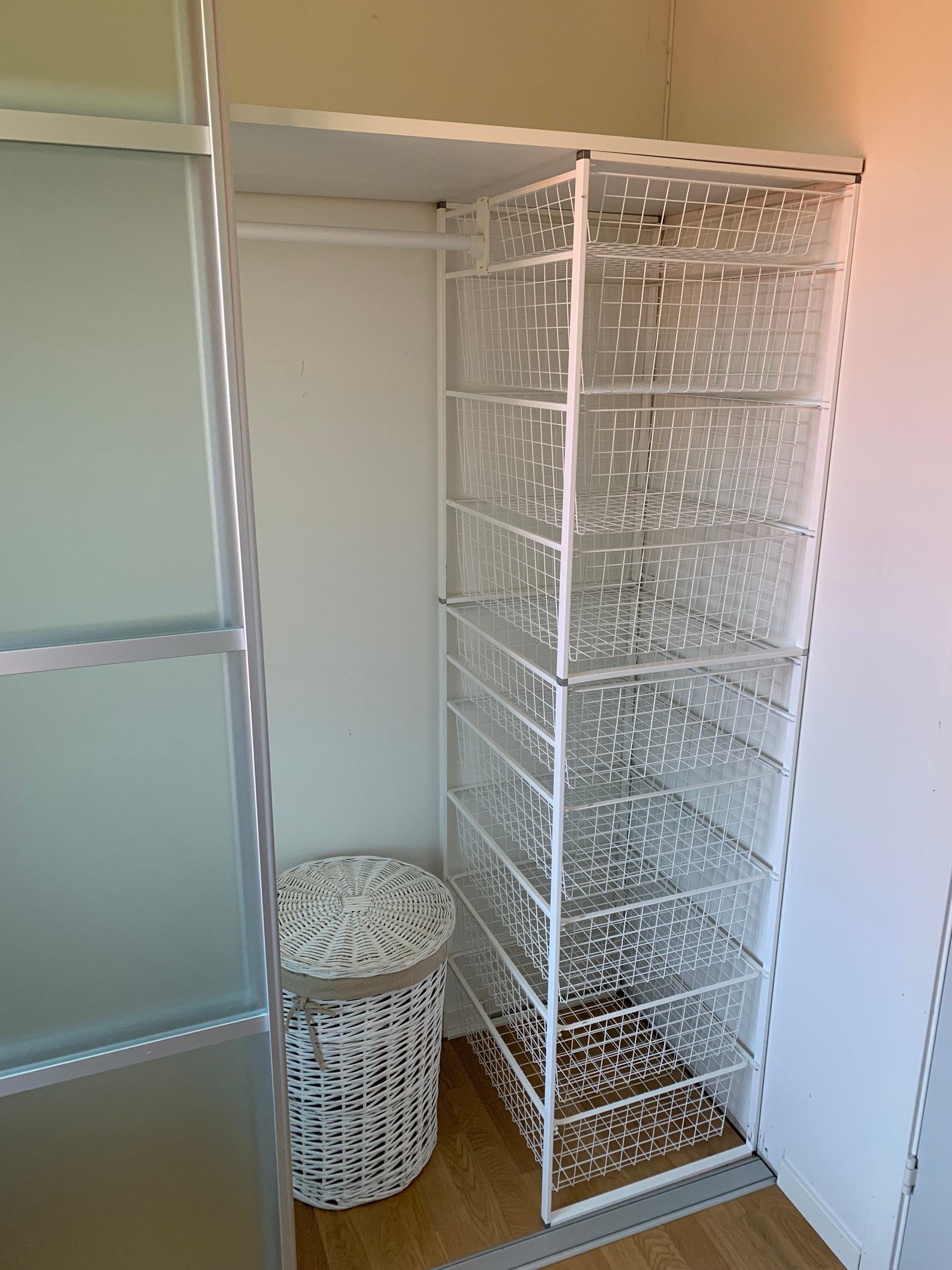 Garderobeskap soverom med god lagringsplass Galleribilde