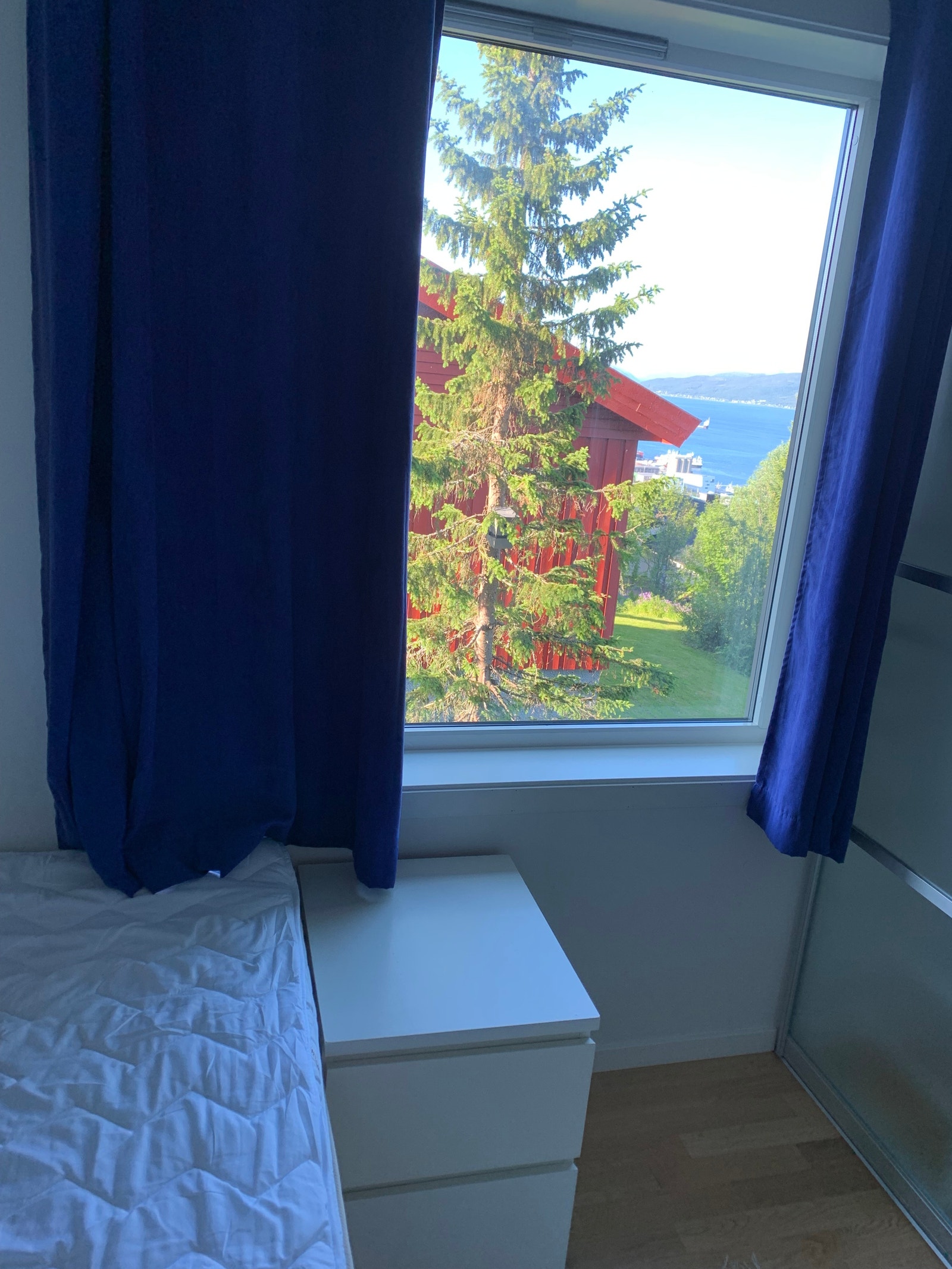 Stille og luftig soverom mot nord Galleribilde