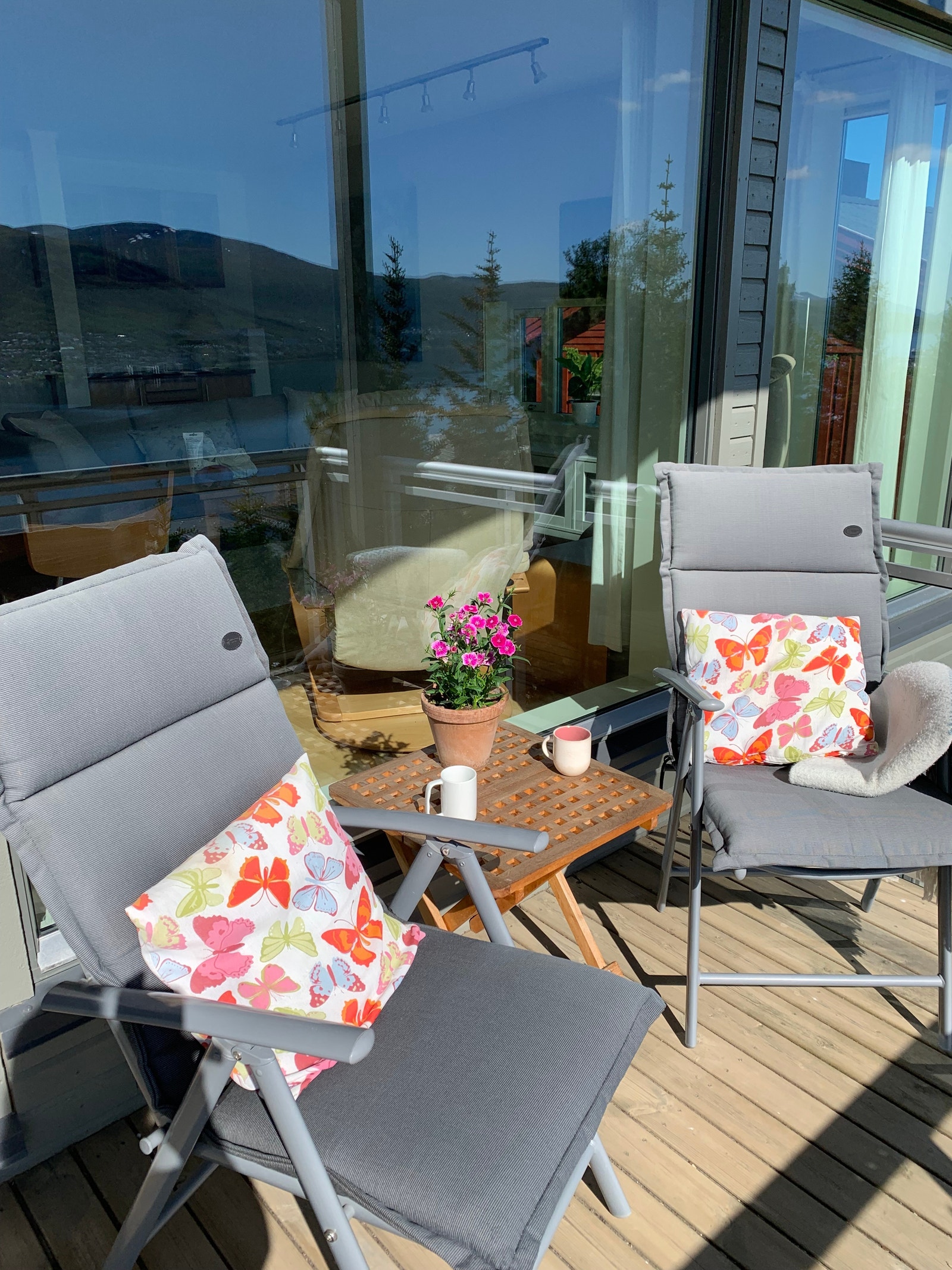 Veranda med utemøbler Galleribilde