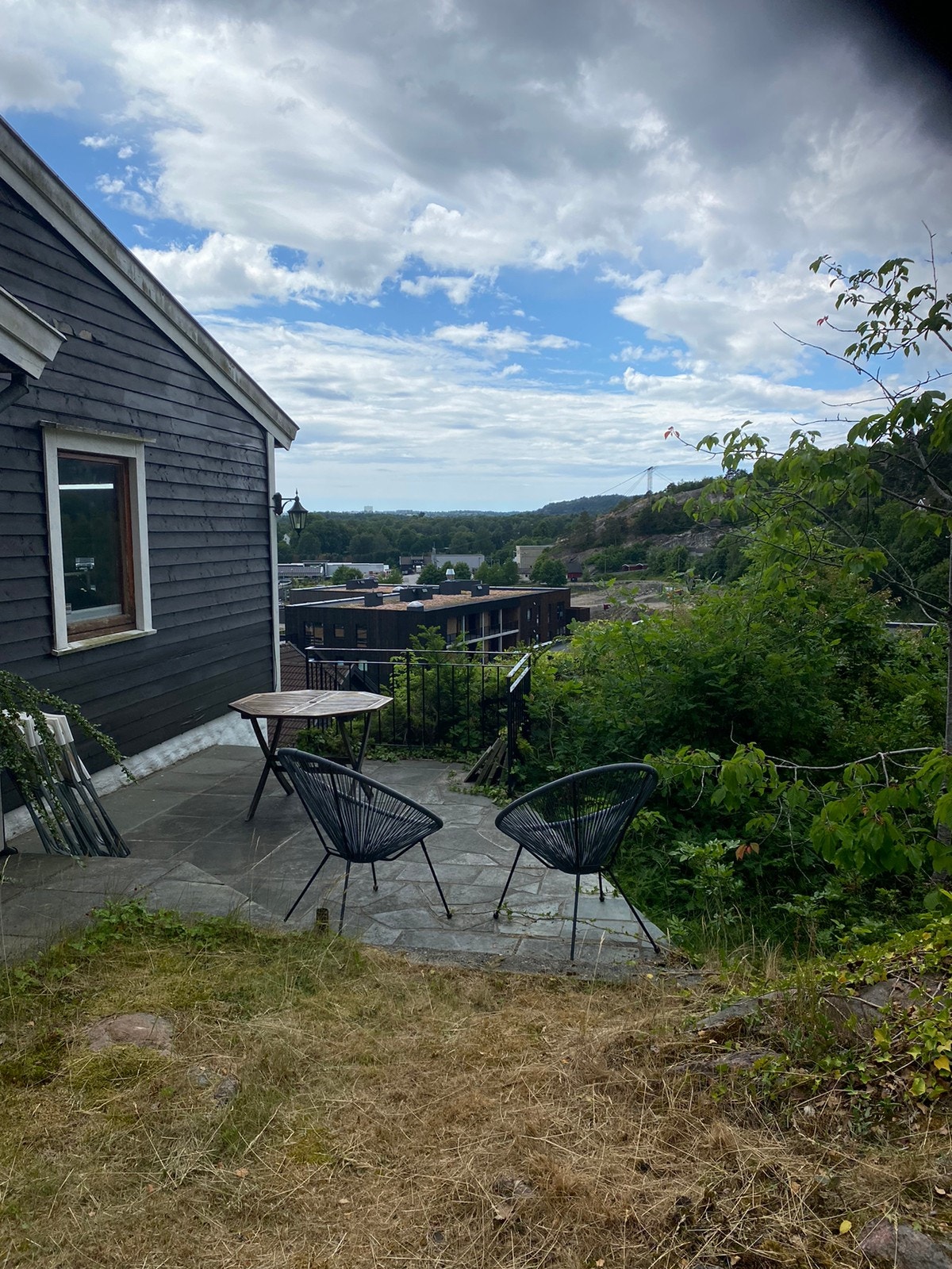 Uteområde med kveldsol Galleribilde