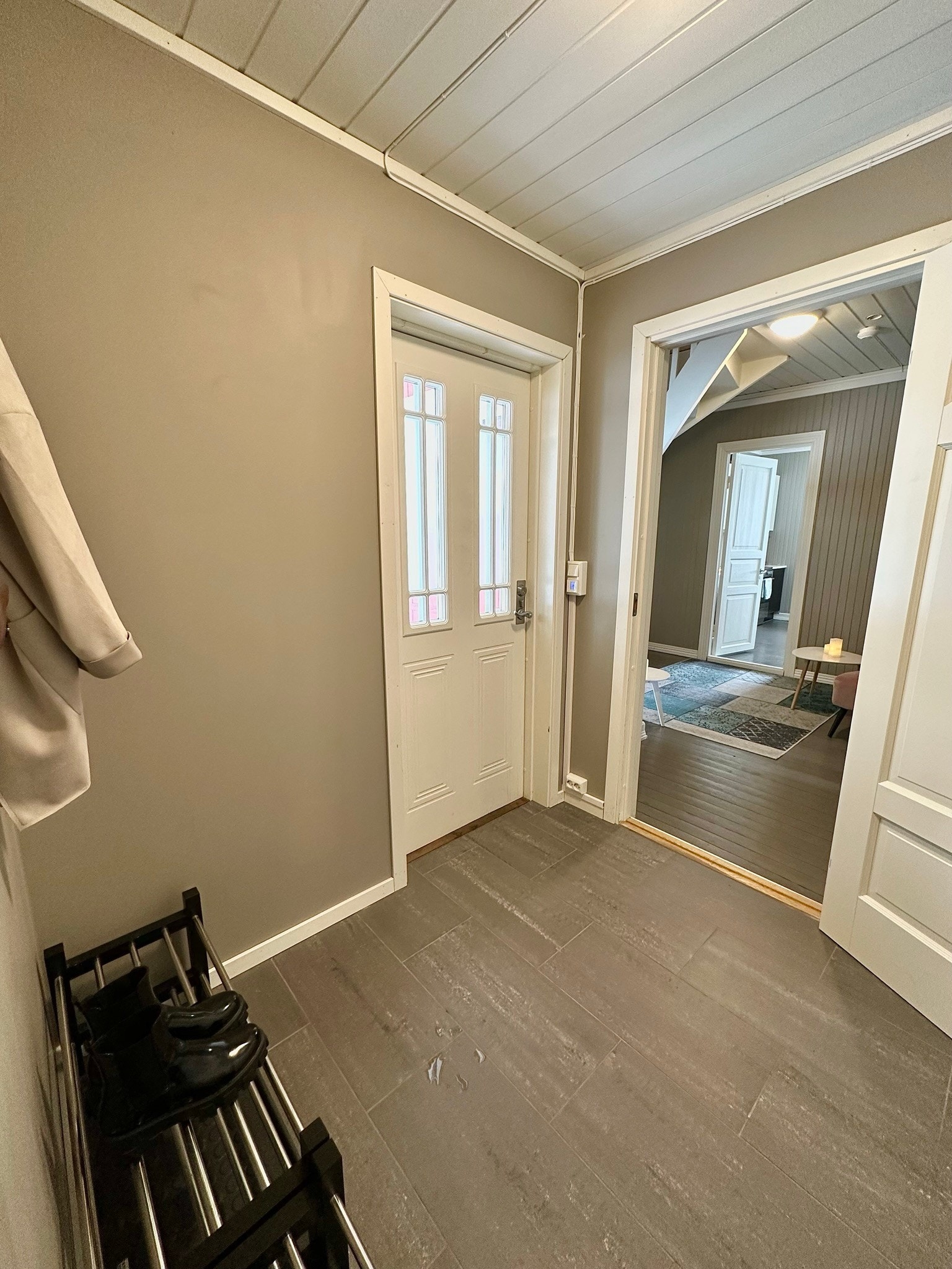 Entré med inngang til hall Galleribilde