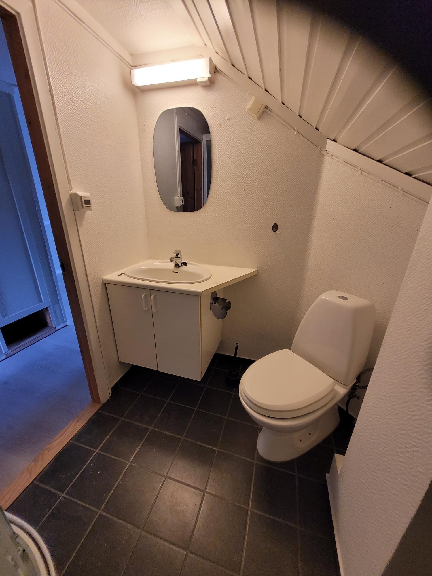 Bad med plass for vaskemaskin Galleribilde