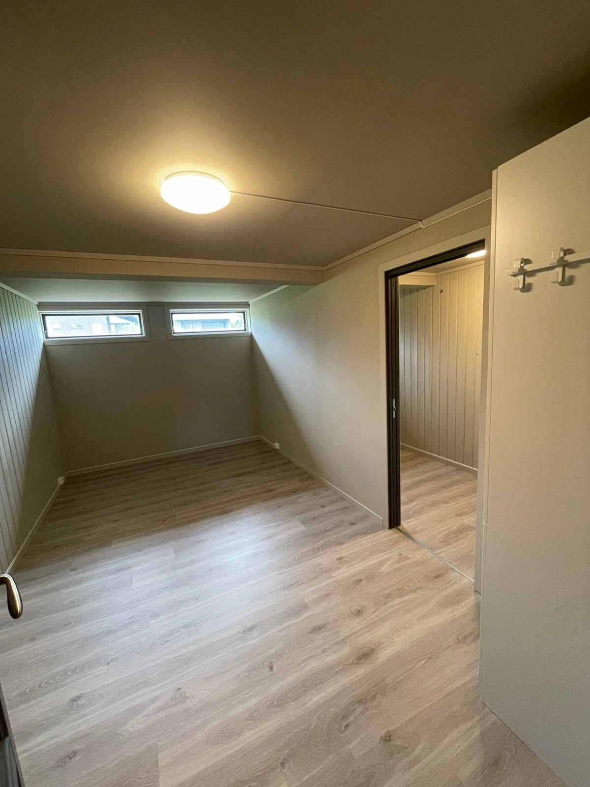 Soverom med inngang til sovealkove/walk-in Galleribilde