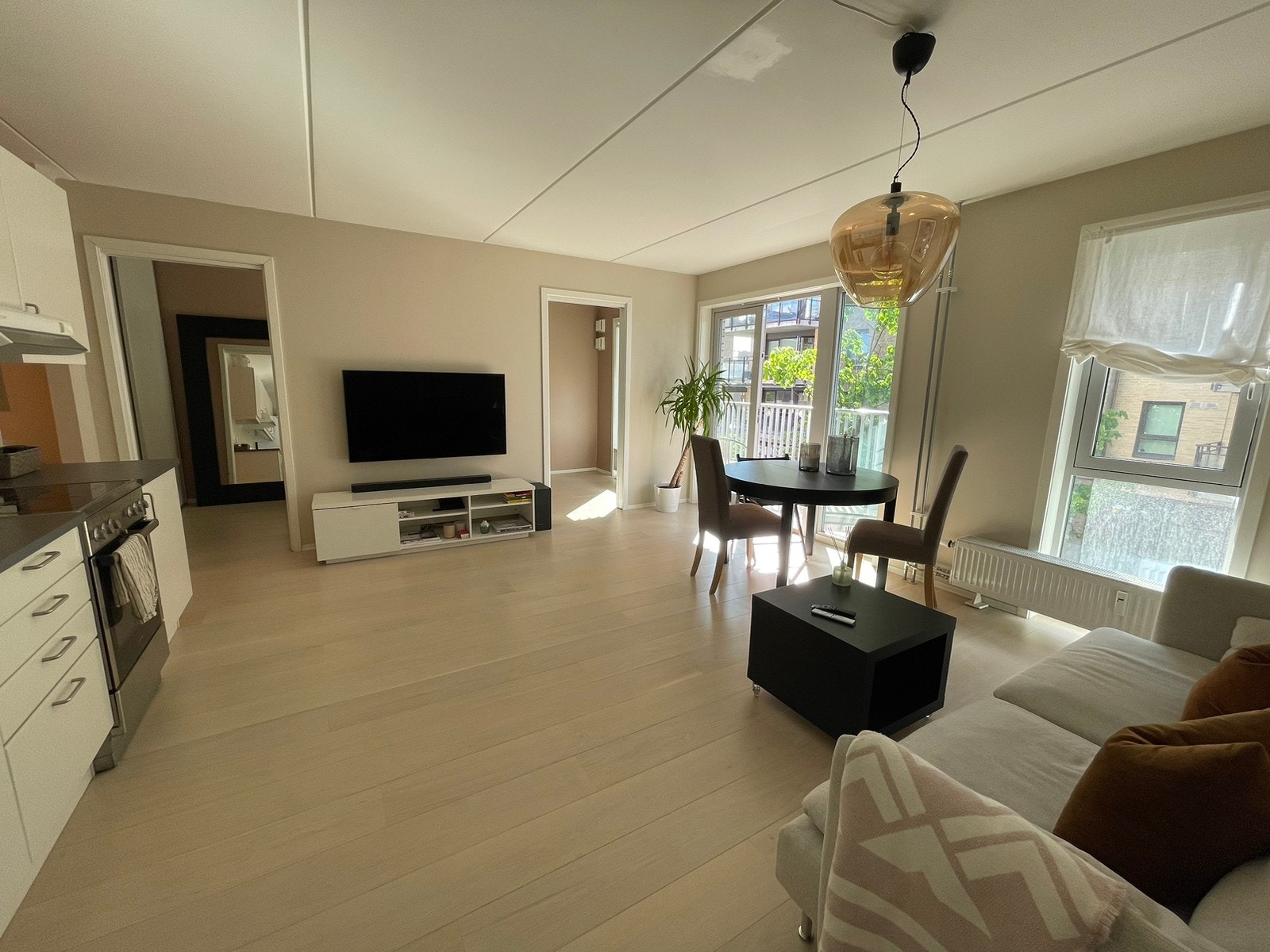 Stue med kjøkkenløsning Galleribilde