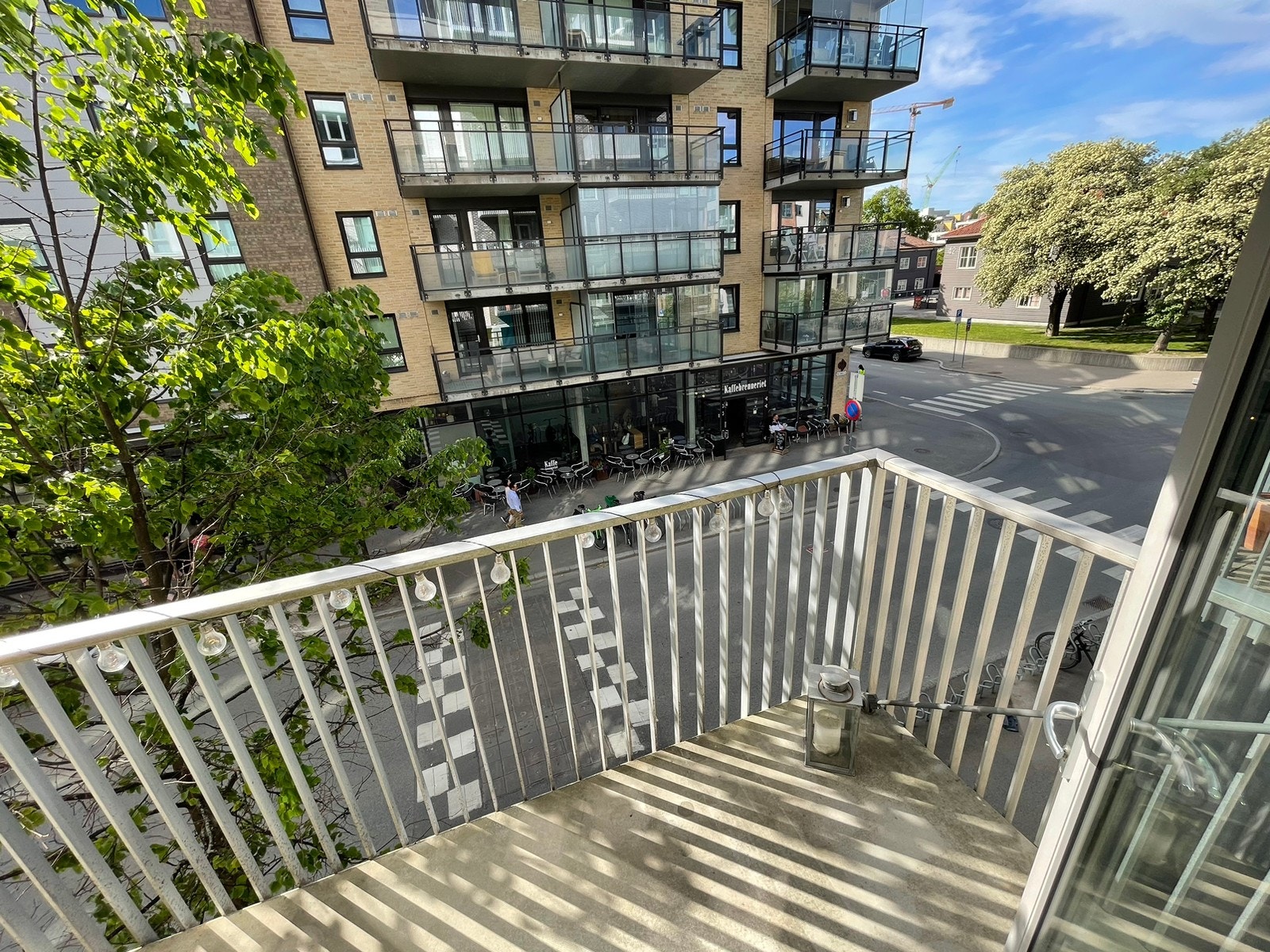 Muligheter for å nyte en kaffe fra kaffebrenneriet på balkongen Galleribilde