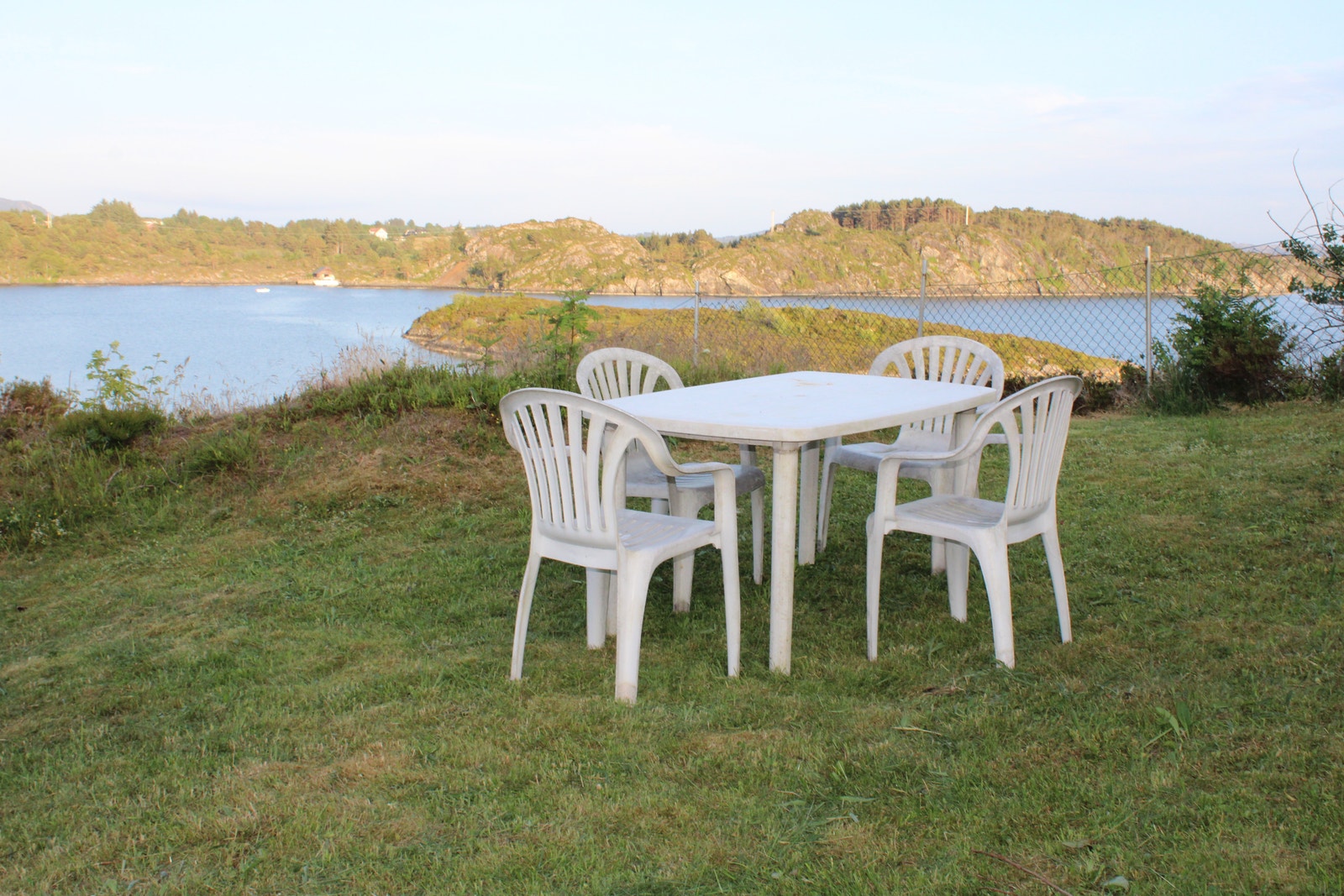 Koselig plass å spise frokost, lunsj, middag eller kvelds. Her er det bare til å nyte utsikten. Galleribilde
