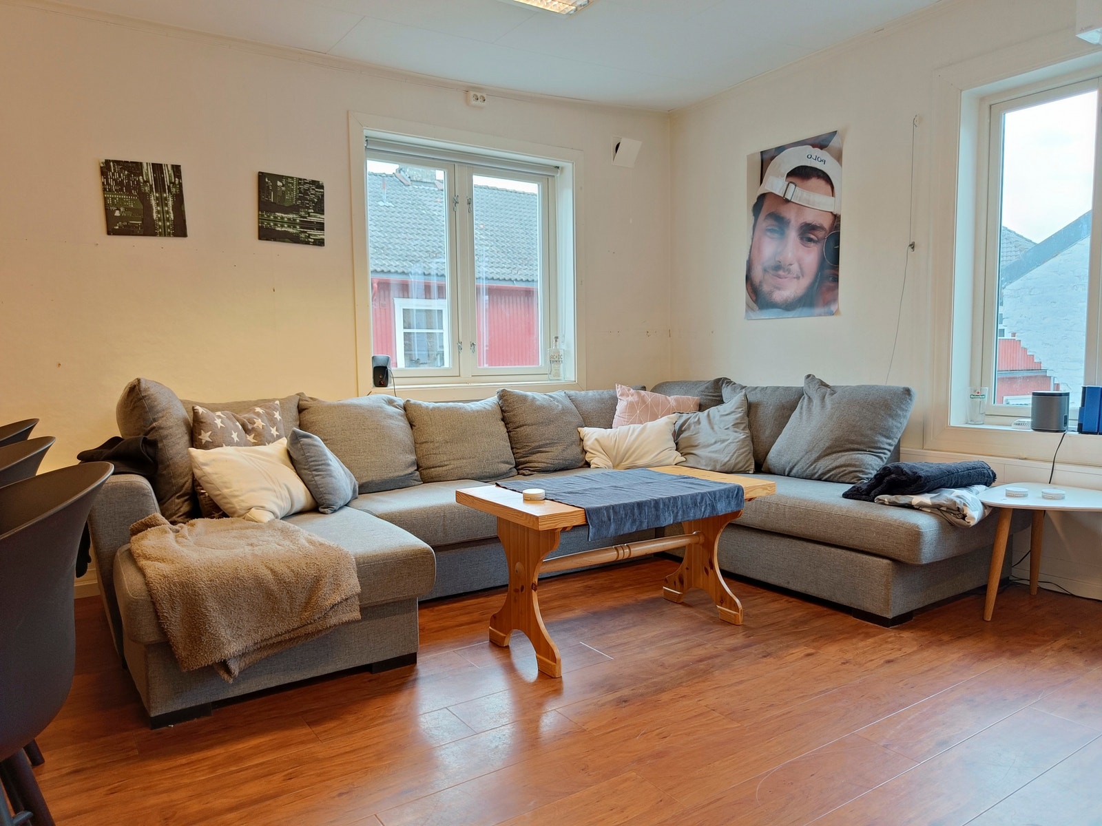 Stor stue med god plass for flere. Galleribilde