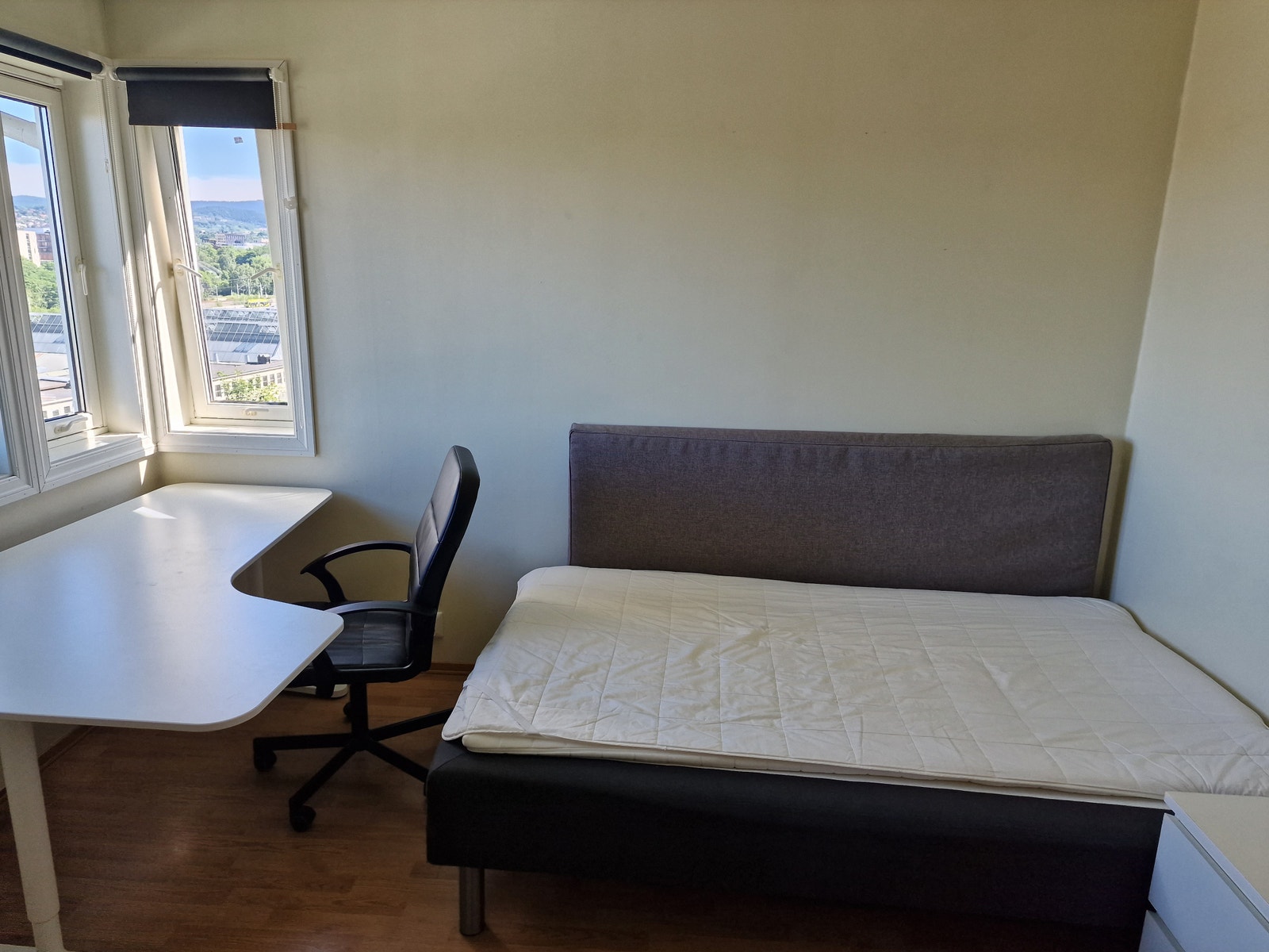 corner room, extra cool view east and south Galleribilde