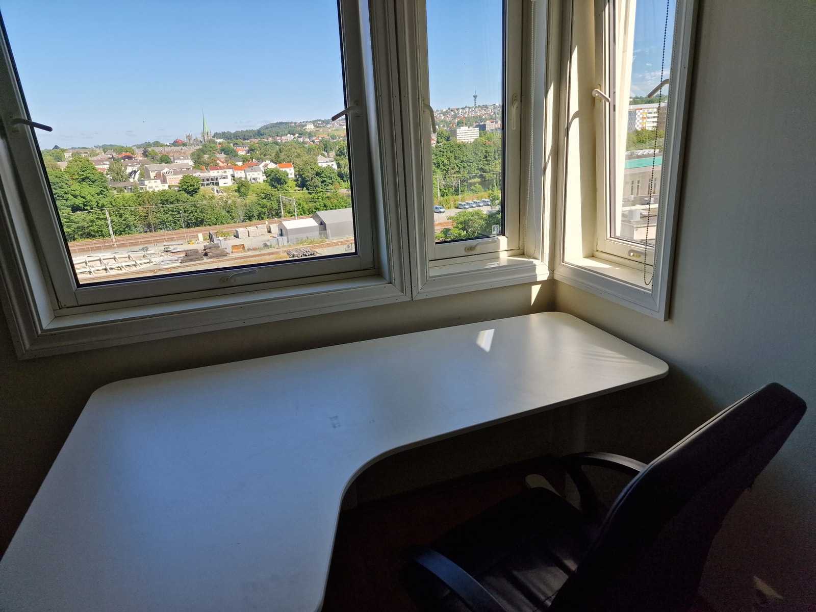 corner room, extra cool view east and south Galleribilde