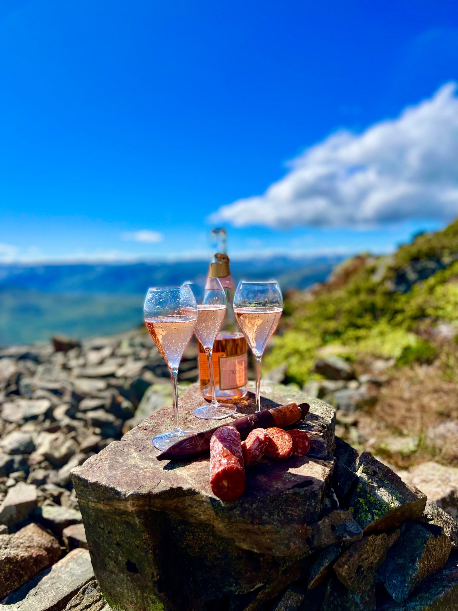 Topptur til Svarthetta med noe godt i sekken Galleribilde