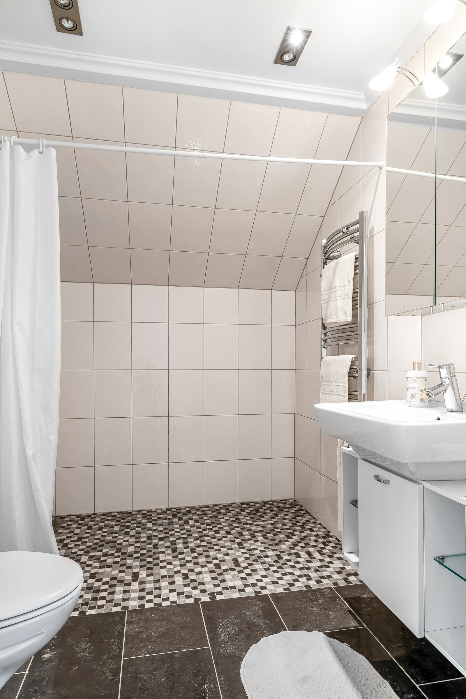 Bathroom with shower 2.floor Galleribilde