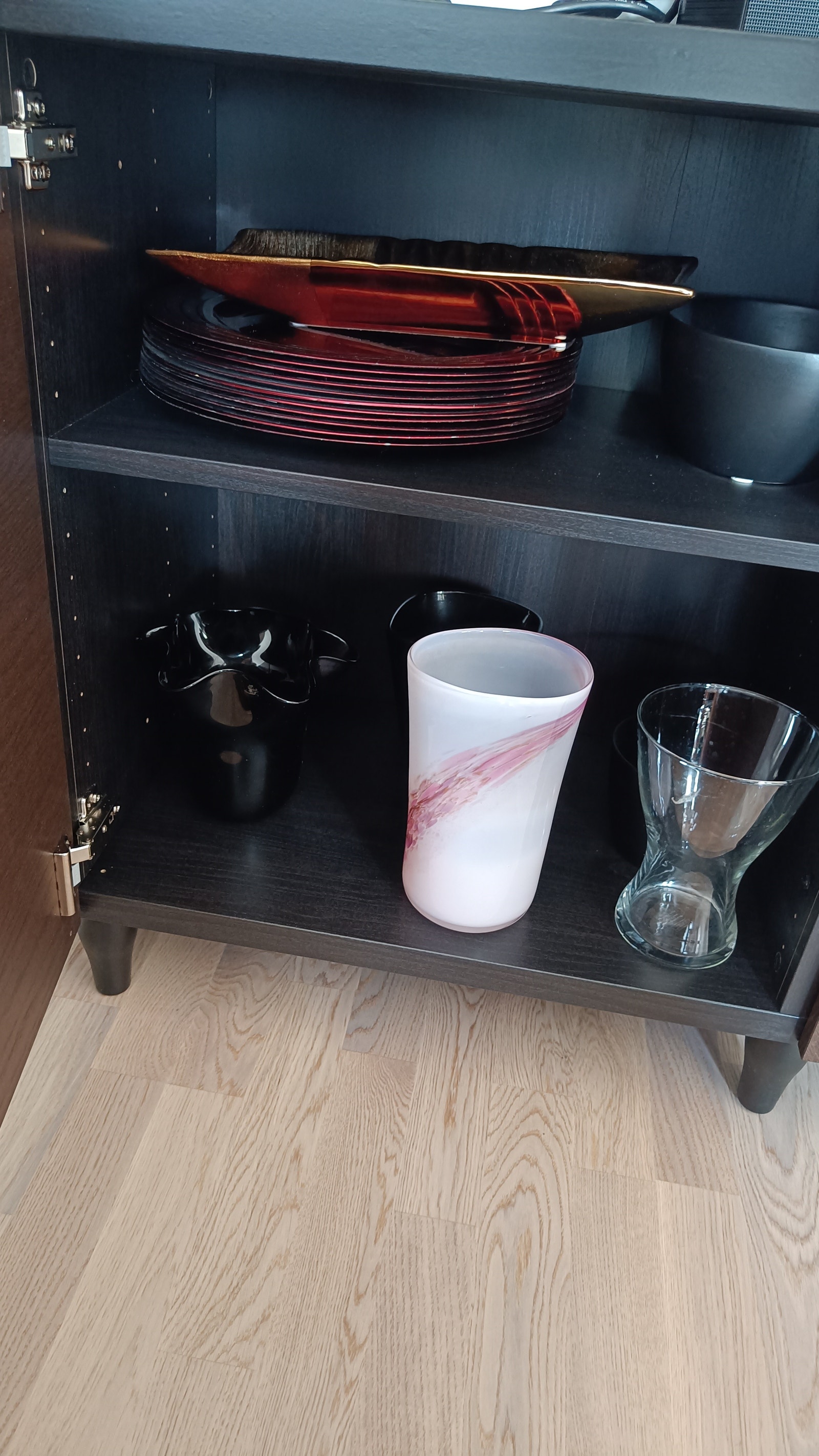 Bilde viser hva som er inne i skapene ved utleie. Galleribilde