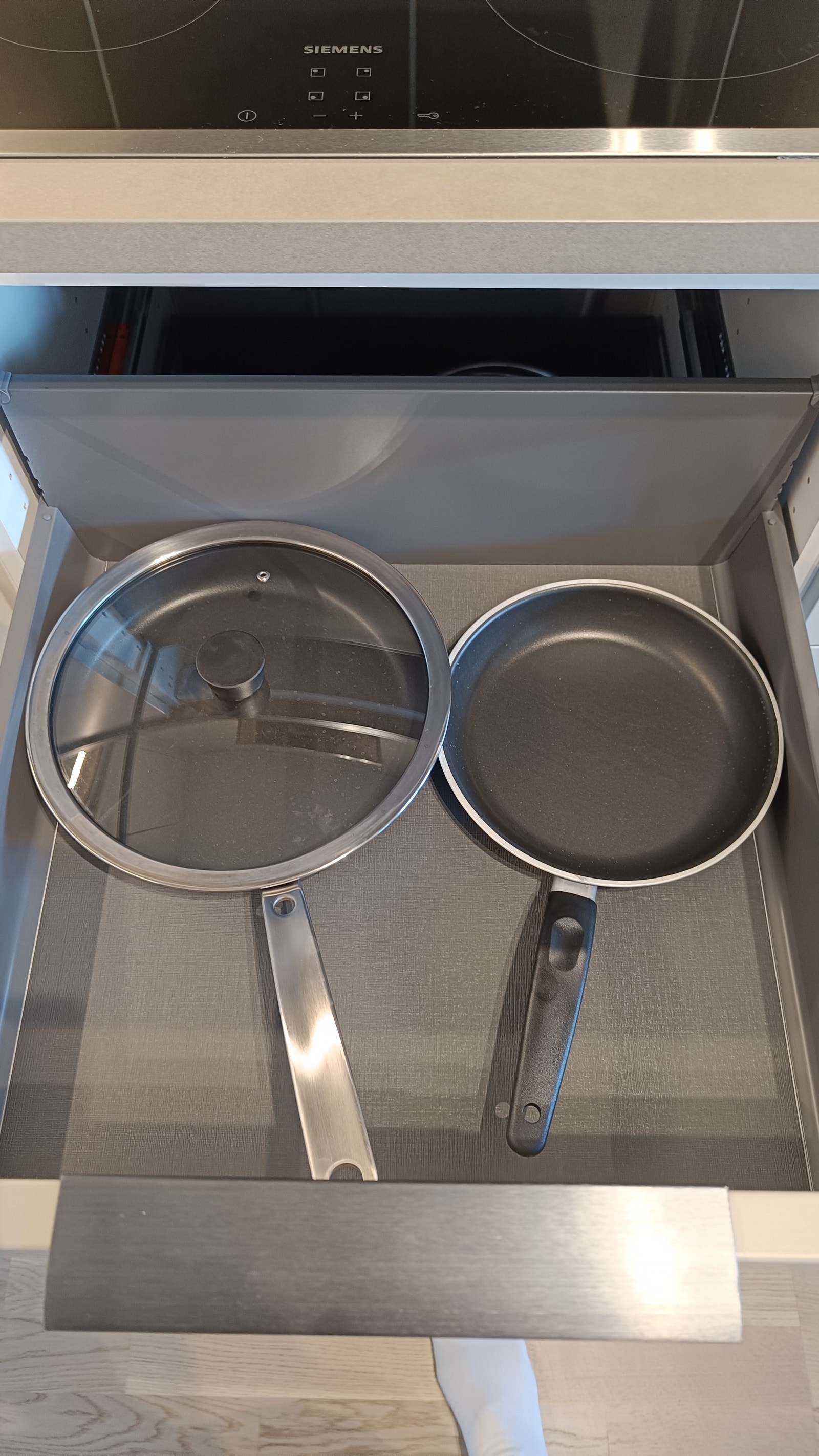 Bilde viser hva som er inne i skapene ved utleie. Galleribilde